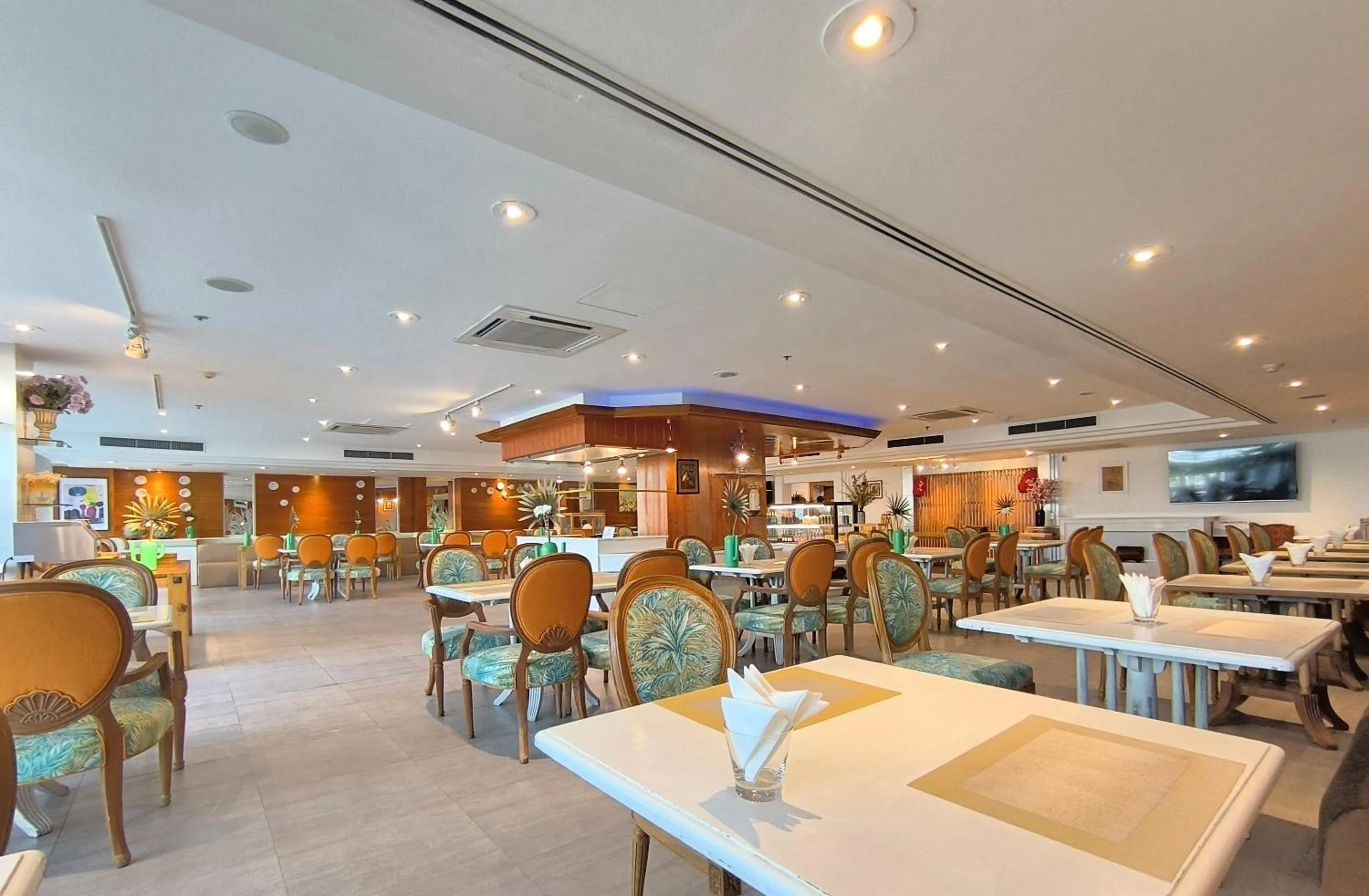 Restaurant/places to eat in Bangkok Hotel Lotus Sukhumvit 33