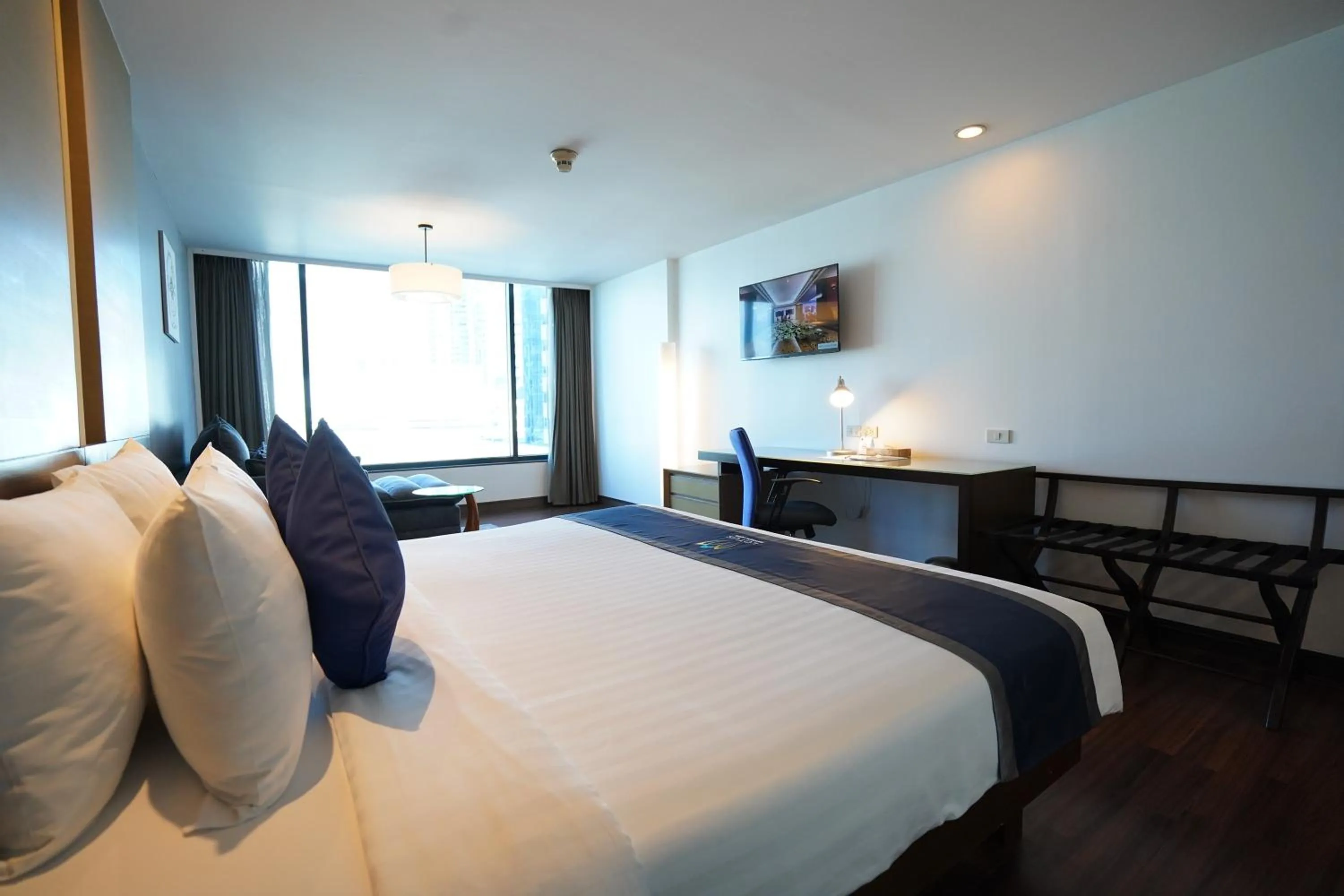 Bed in Bangkok Hotel Lotus Sukhumvit 33