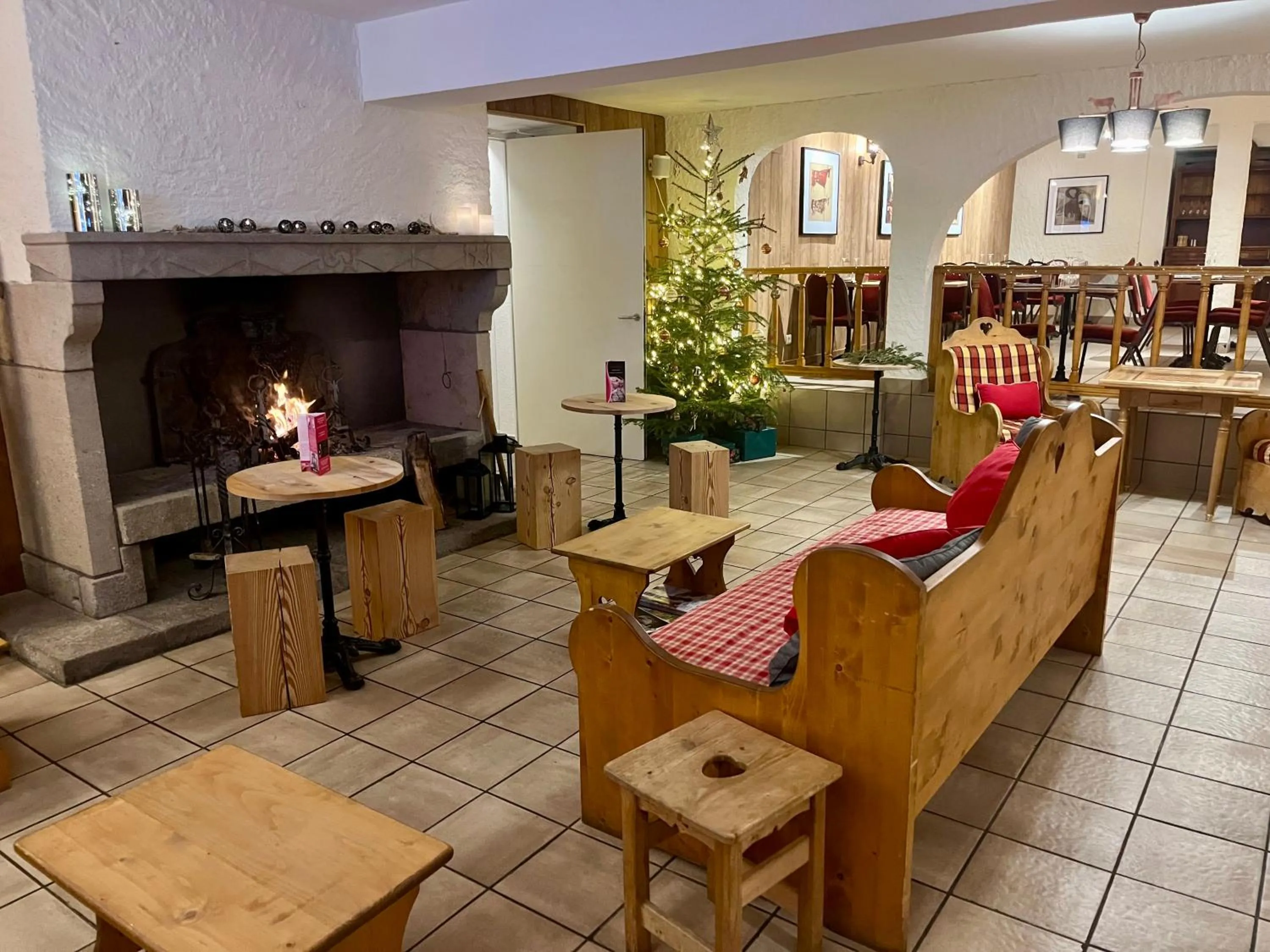 Lounge or bar in Hotel Restaurant Le Clos