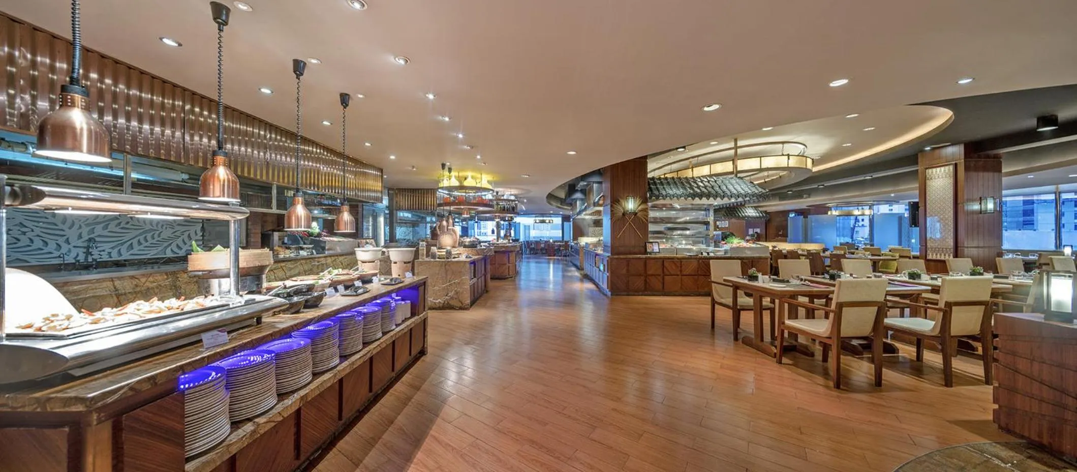 Restaurant/places to eat in Crowne Plaza Guangzhou City Centre by IHG