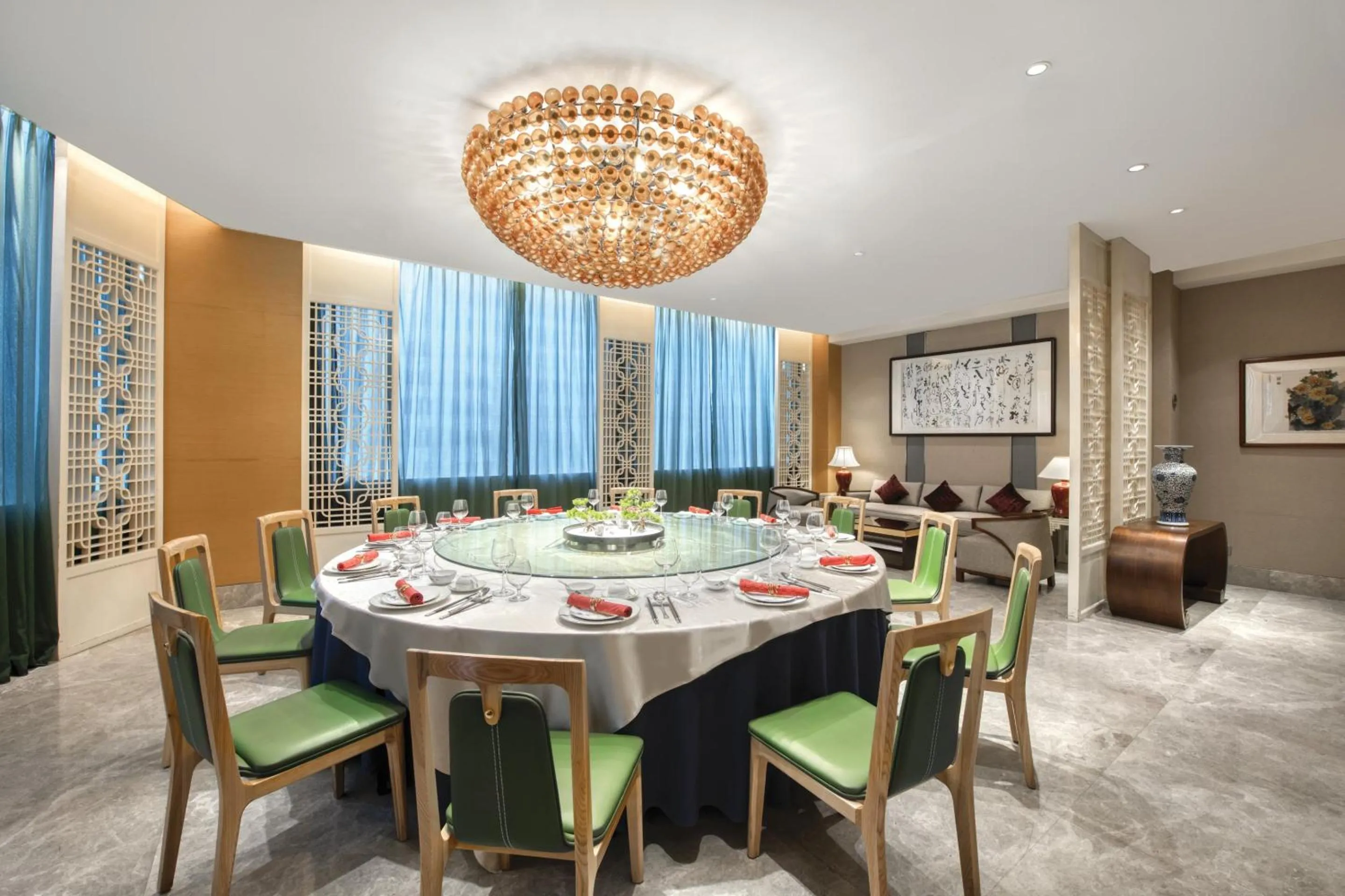 Restaurant/places to eat in Crowne Plaza Guangzhou City Centre by IHG