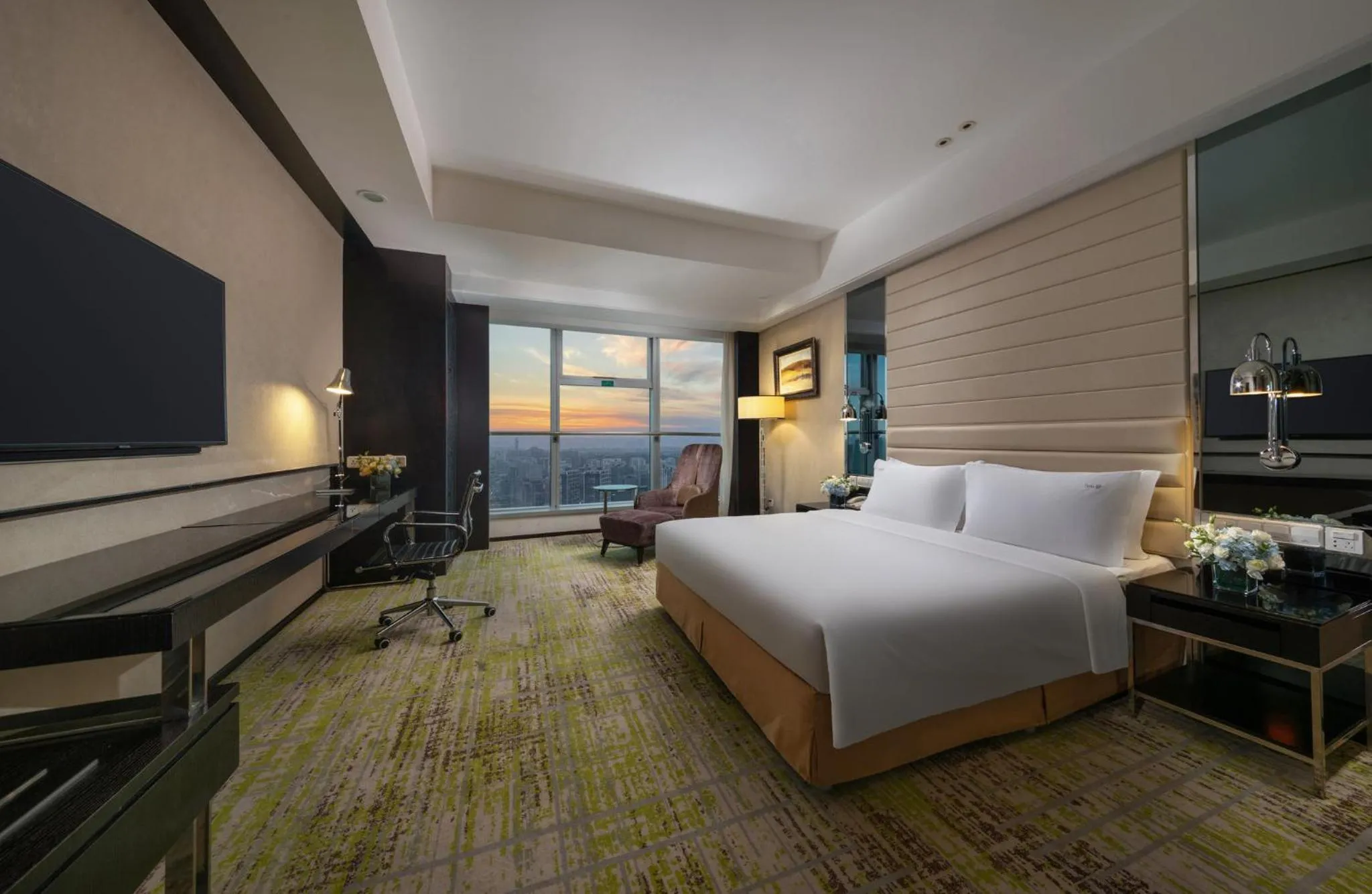 Photo of the whole room, Bed in Holiday Inn Beijing Focus Square by IHG