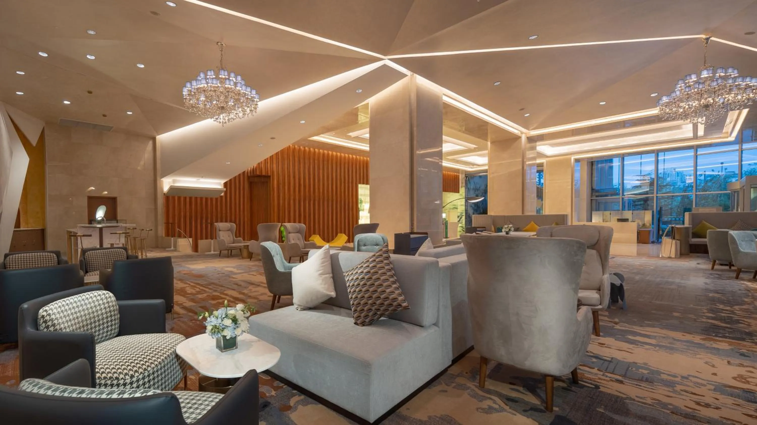 Lounge or bar in Holiday Inn Beijing Focus Square by IHG