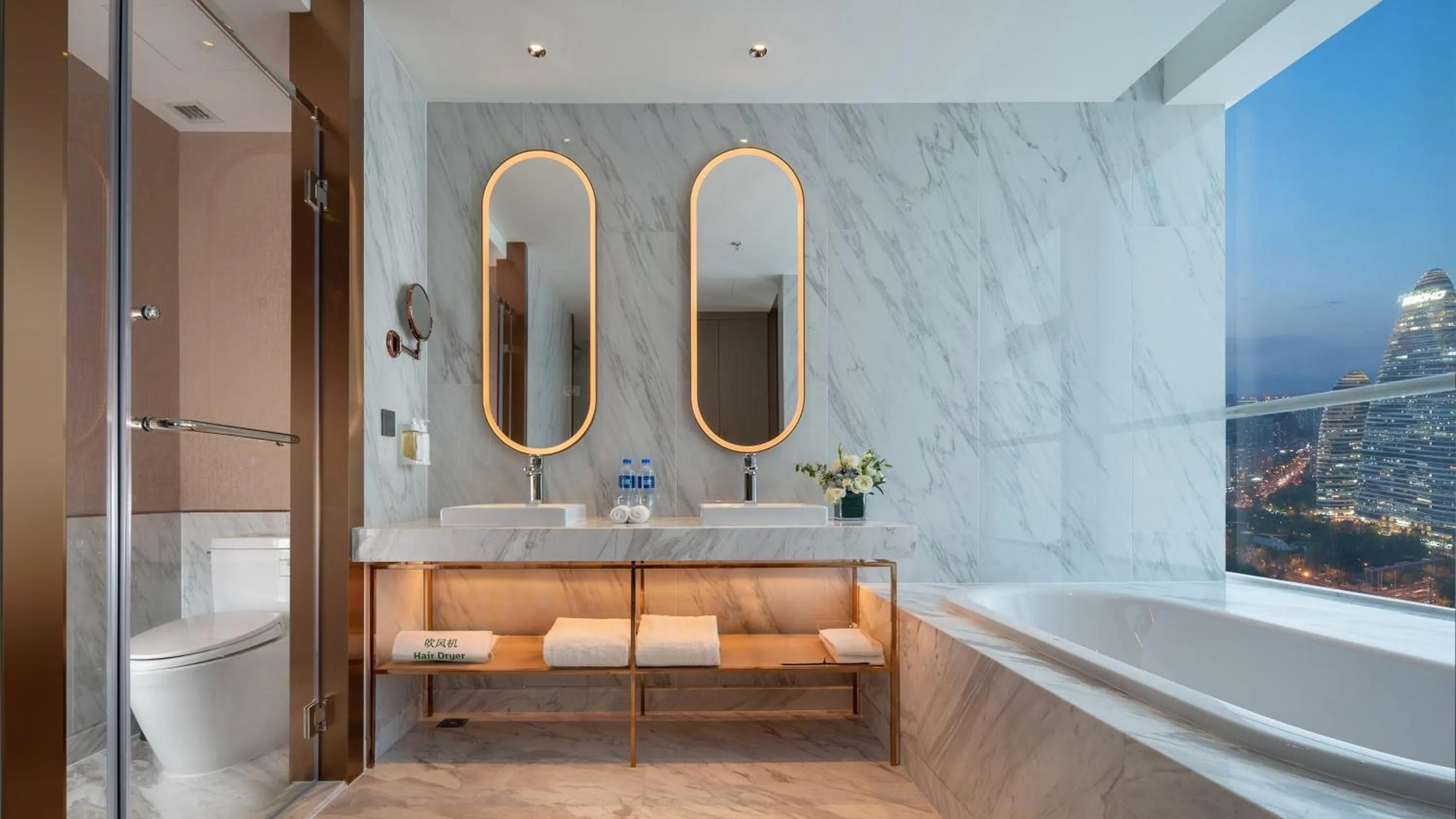 Bedroom in Holiday Inn Beijing Focus Square by IHG