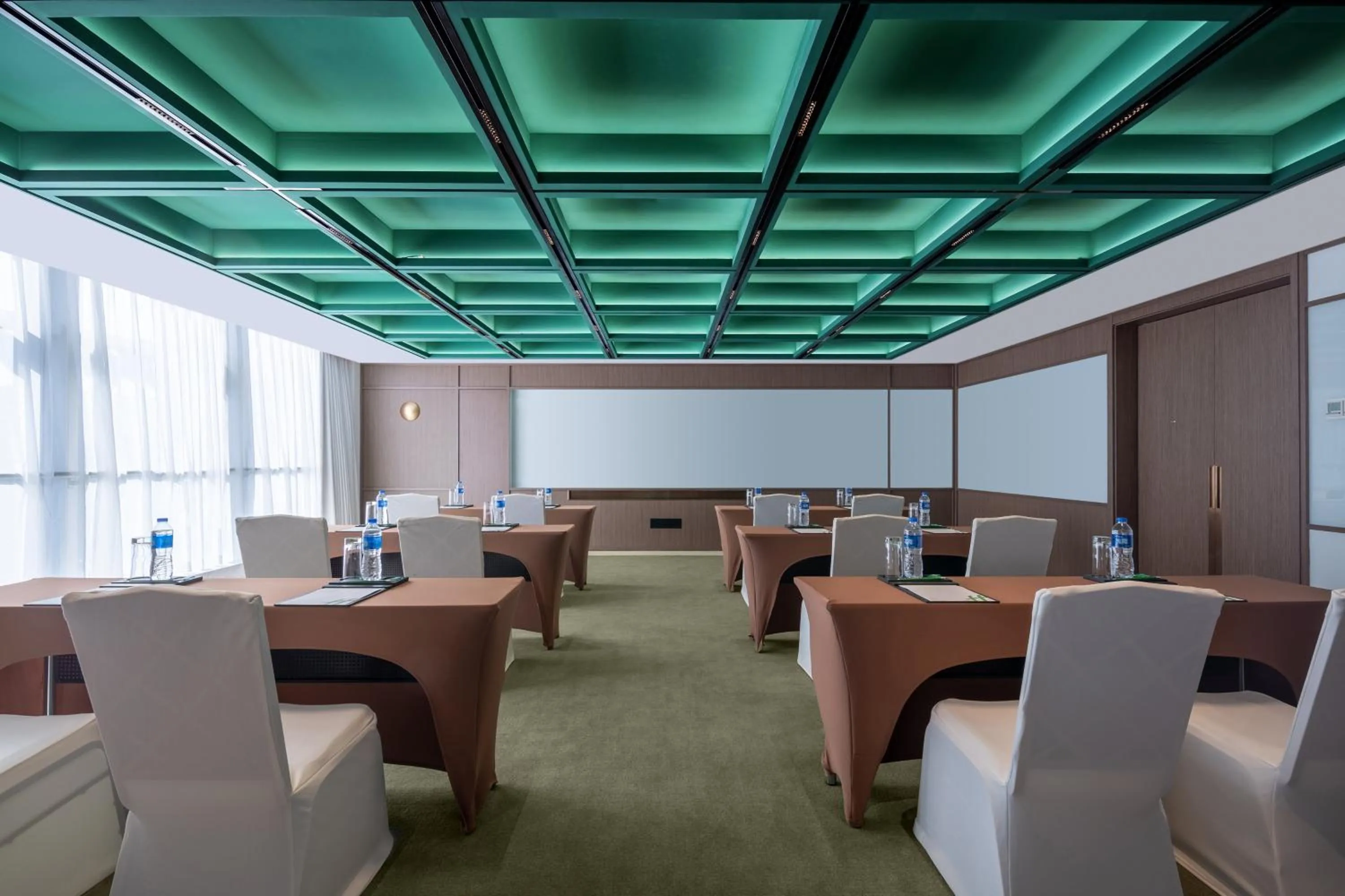 Meeting/conference room in Holiday Inn Beijing Focus Square by IHG