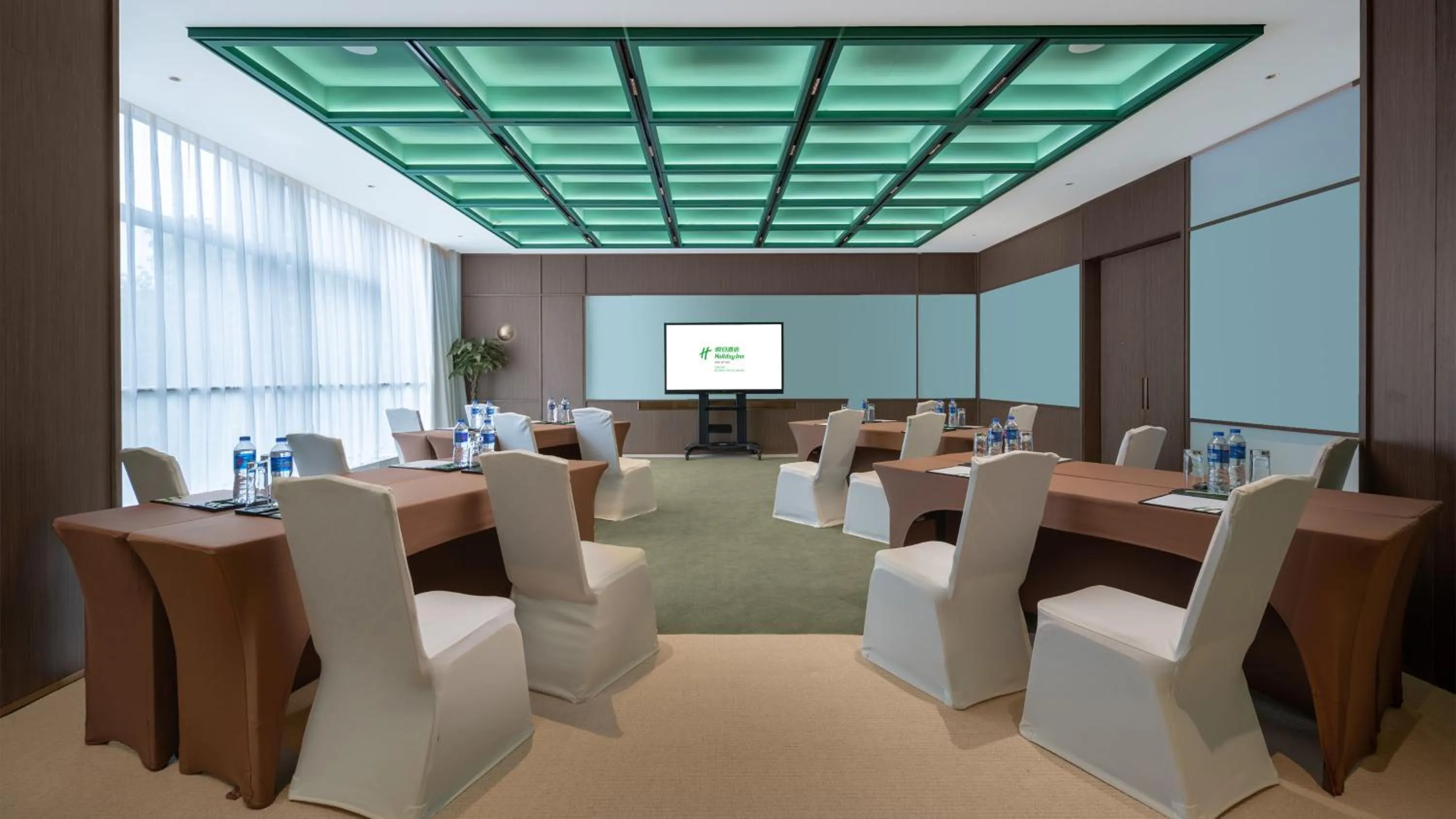 Meeting/conference room in Holiday Inn Beijing Focus Square by IHG