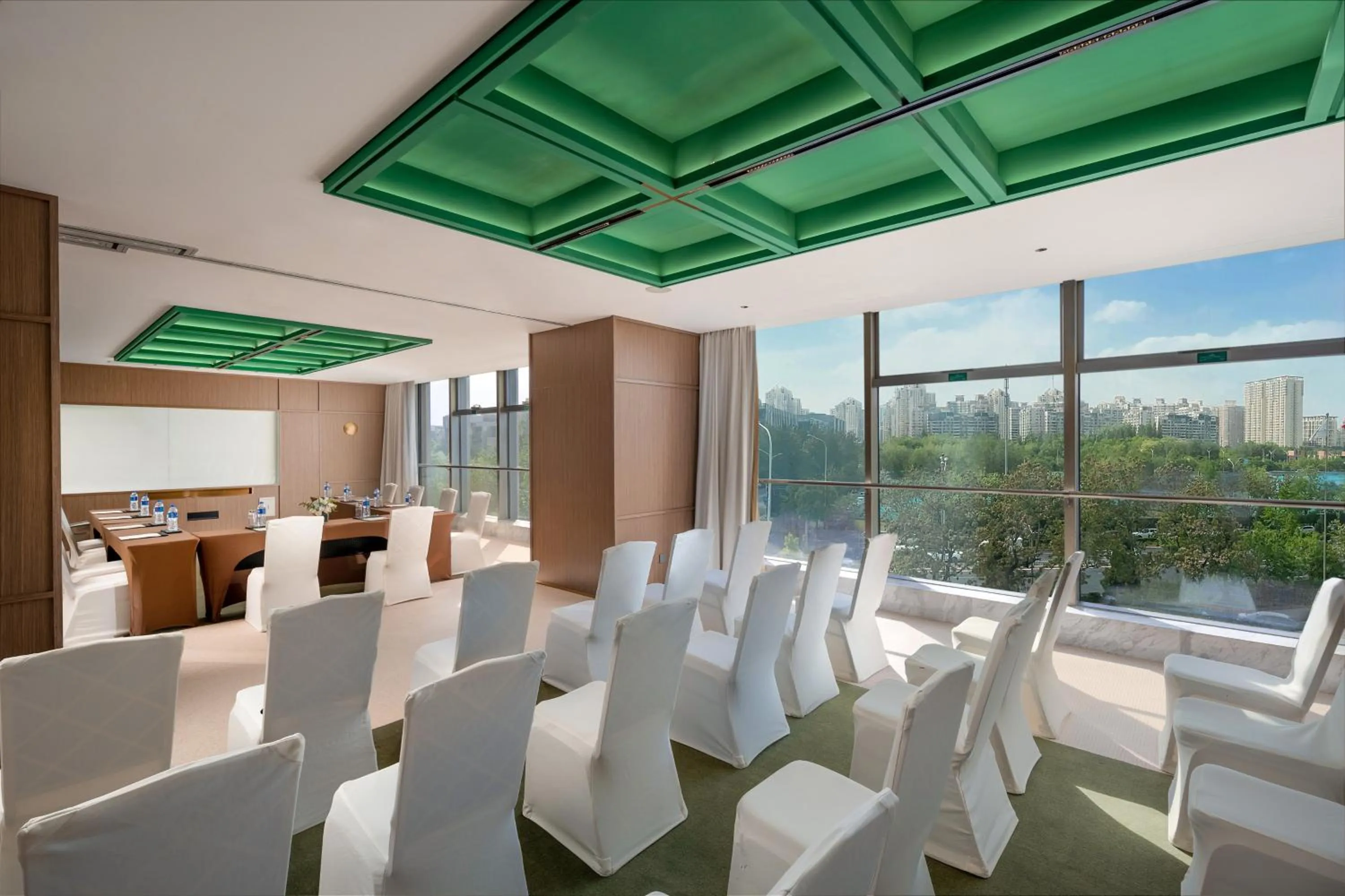 Meeting/conference room in Holiday Inn Beijing Focus Square by IHG