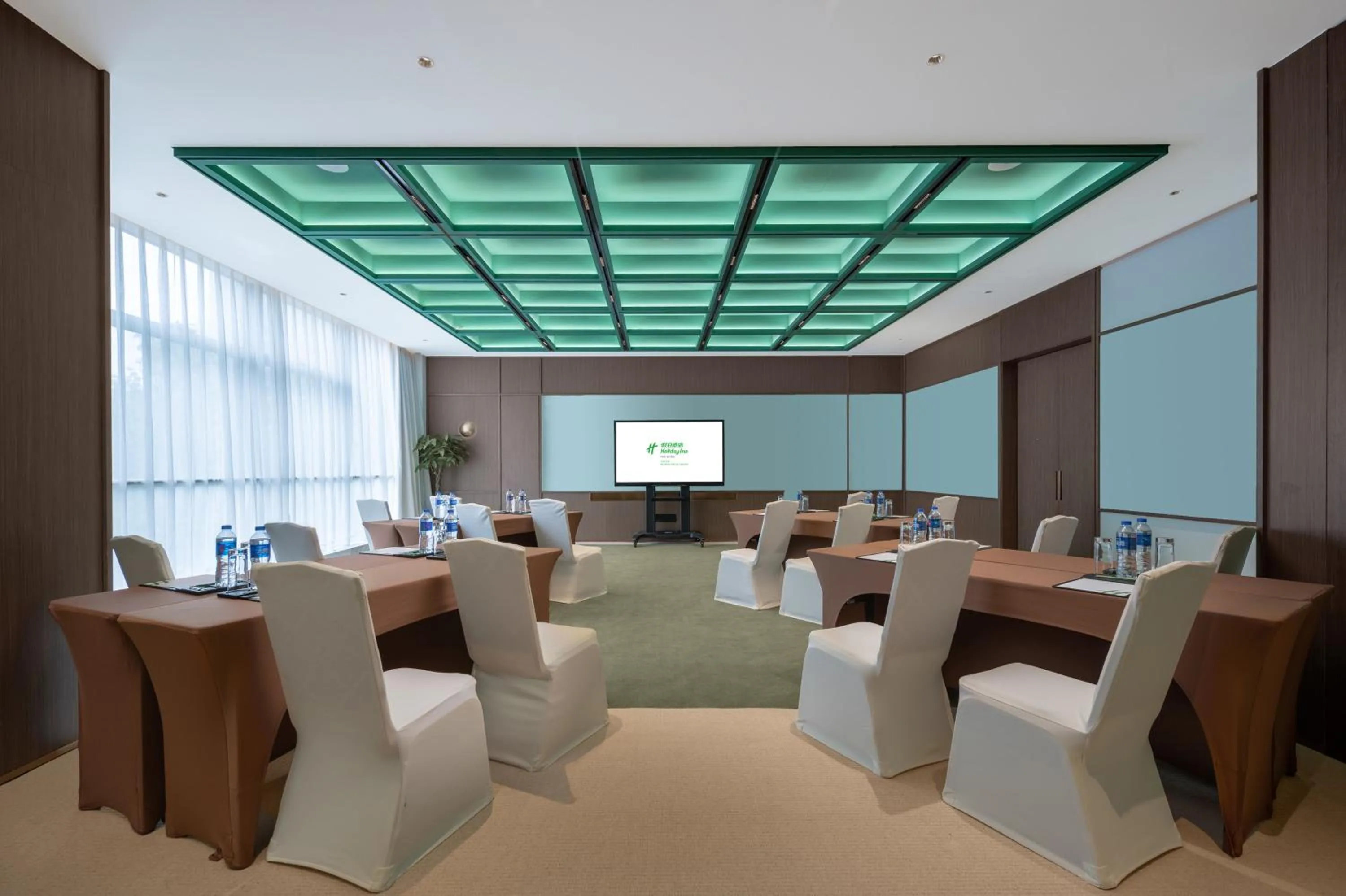 Meeting/conference room in Holiday Inn Beijing Focus Square by IHG