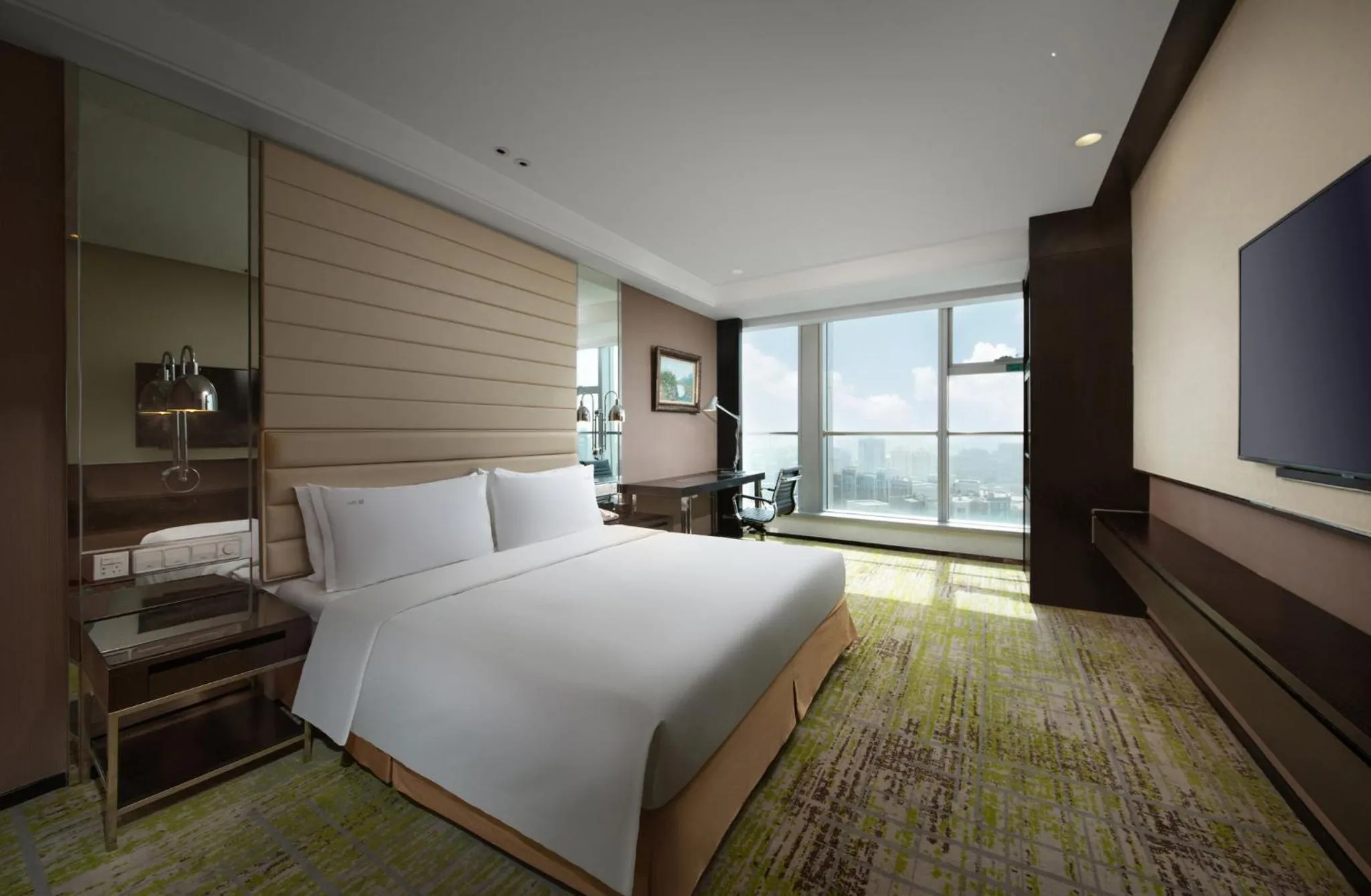 Photo of the whole room, Bed in Holiday Inn Beijing Focus Square by IHG