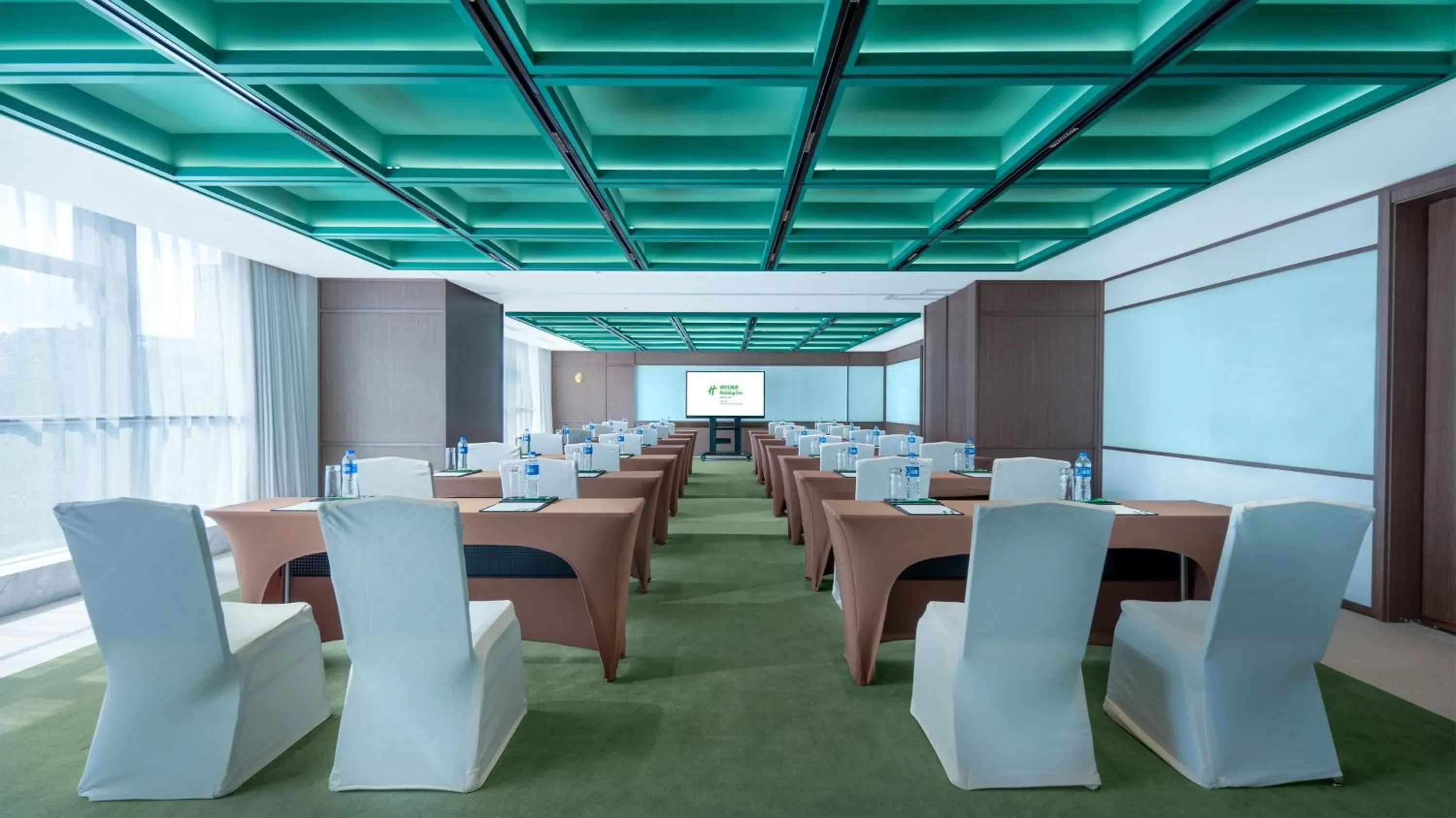 Meeting/conference room in Holiday Inn Beijing Focus Square by IHG