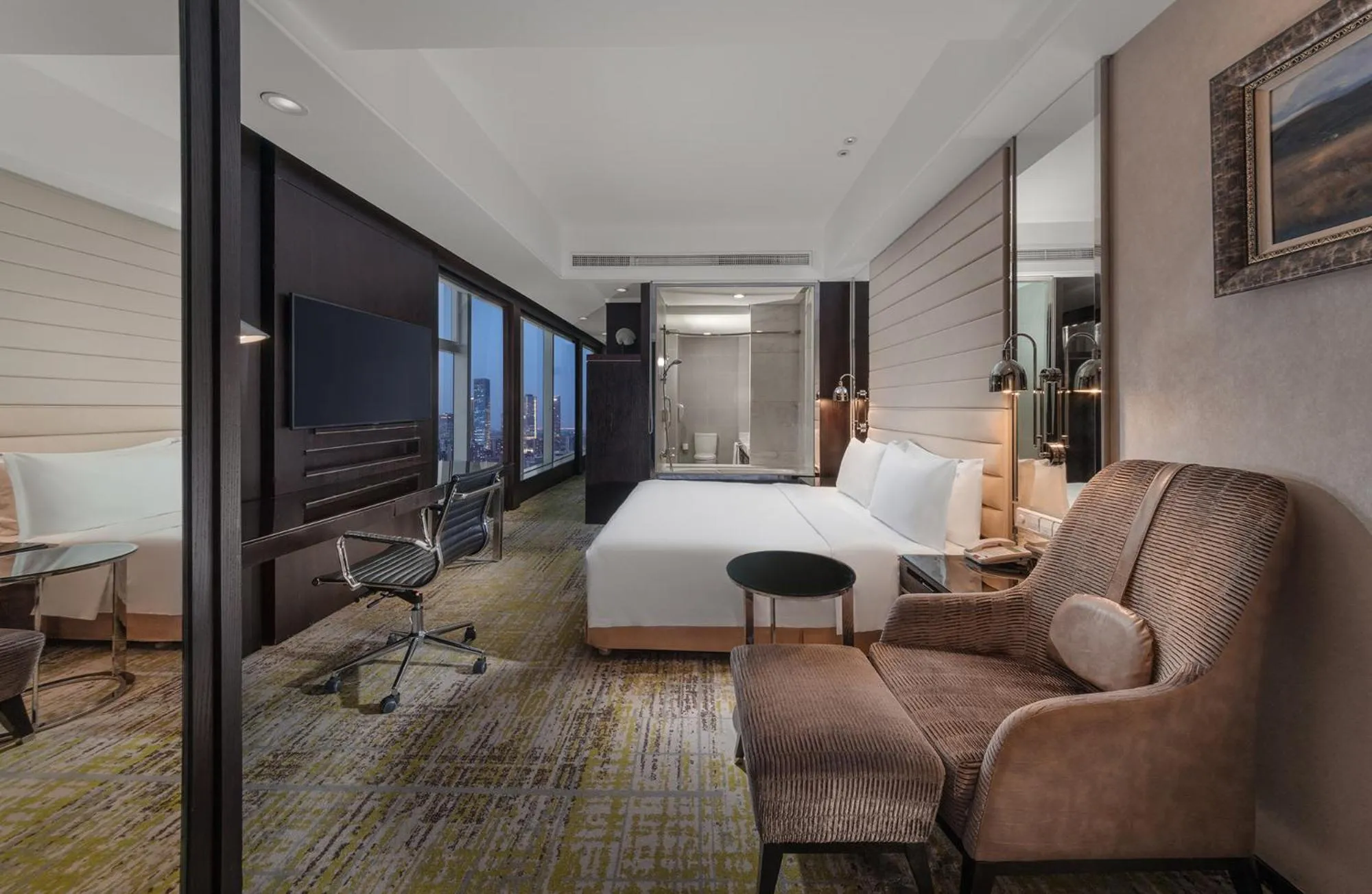 Bed in Holiday Inn Beijing Focus Square by IHG