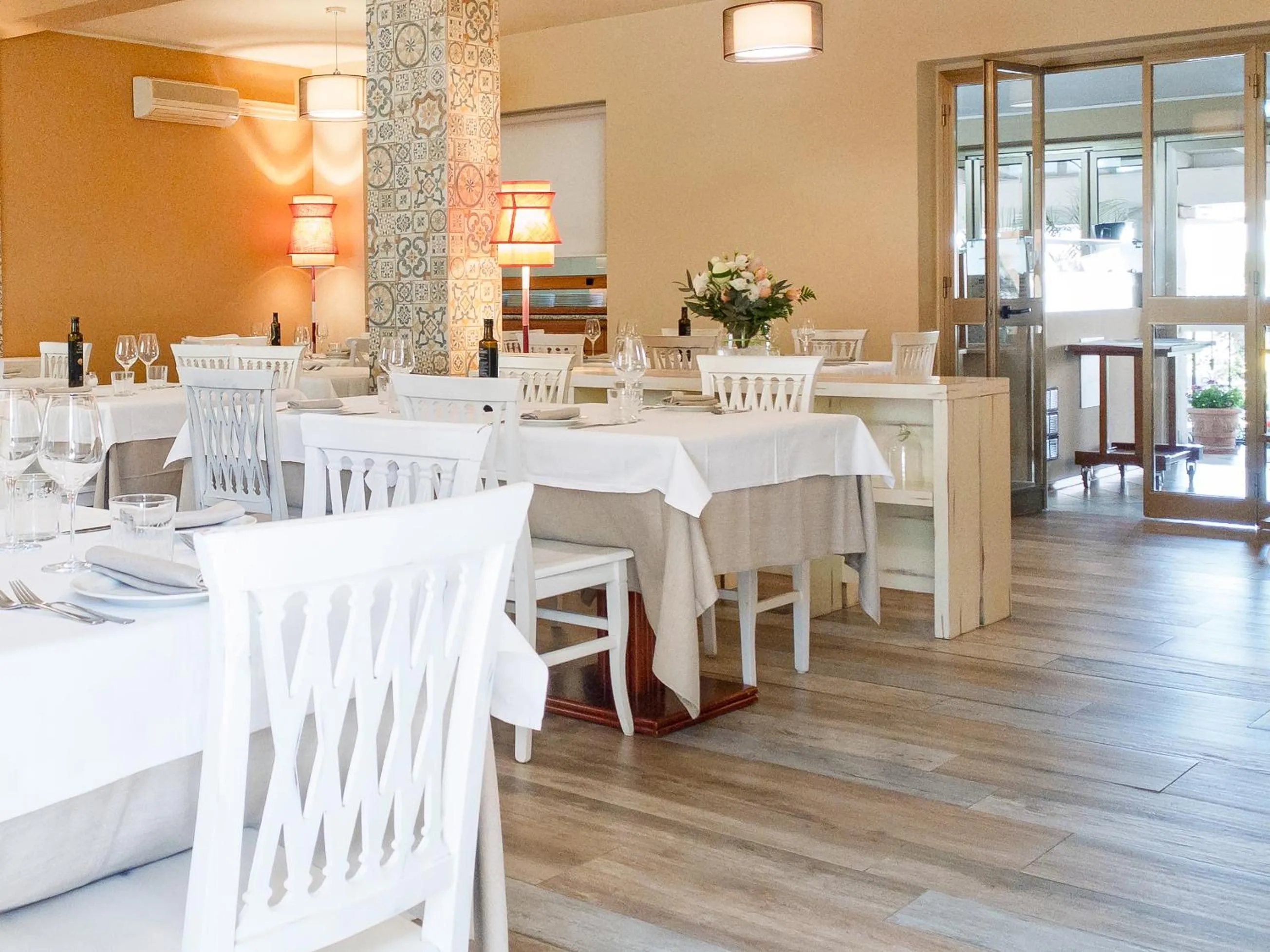 Restaurant/places to eat in Hotel Donatella