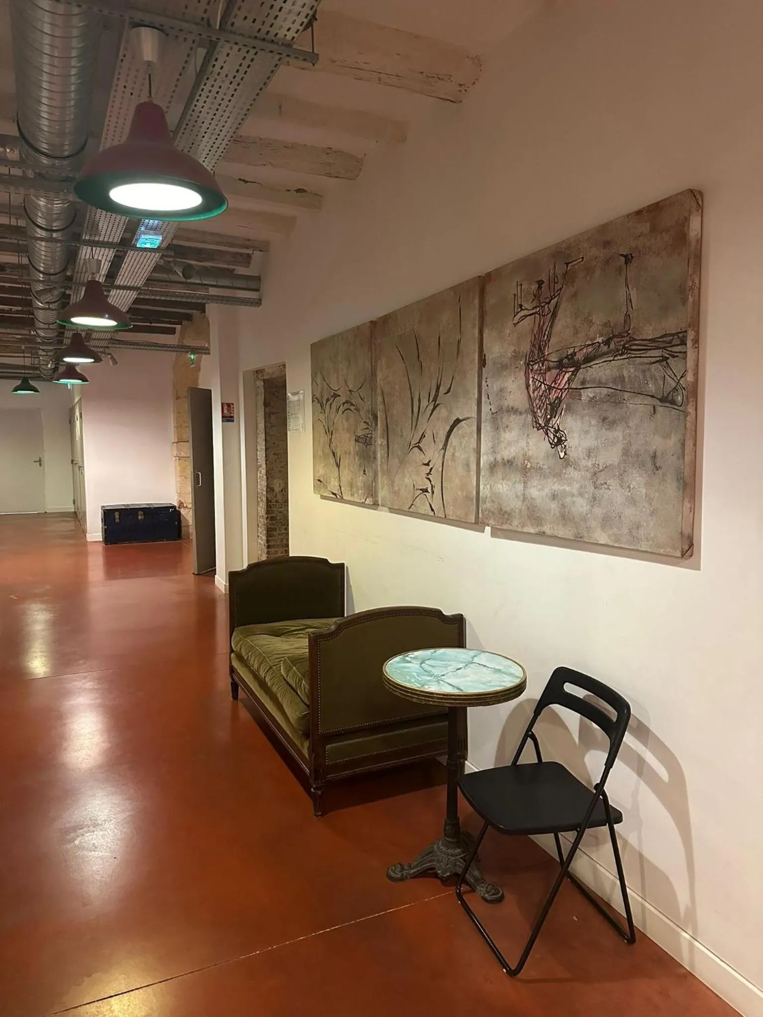 Seating area in Hostel Vertigo Vieux-Port