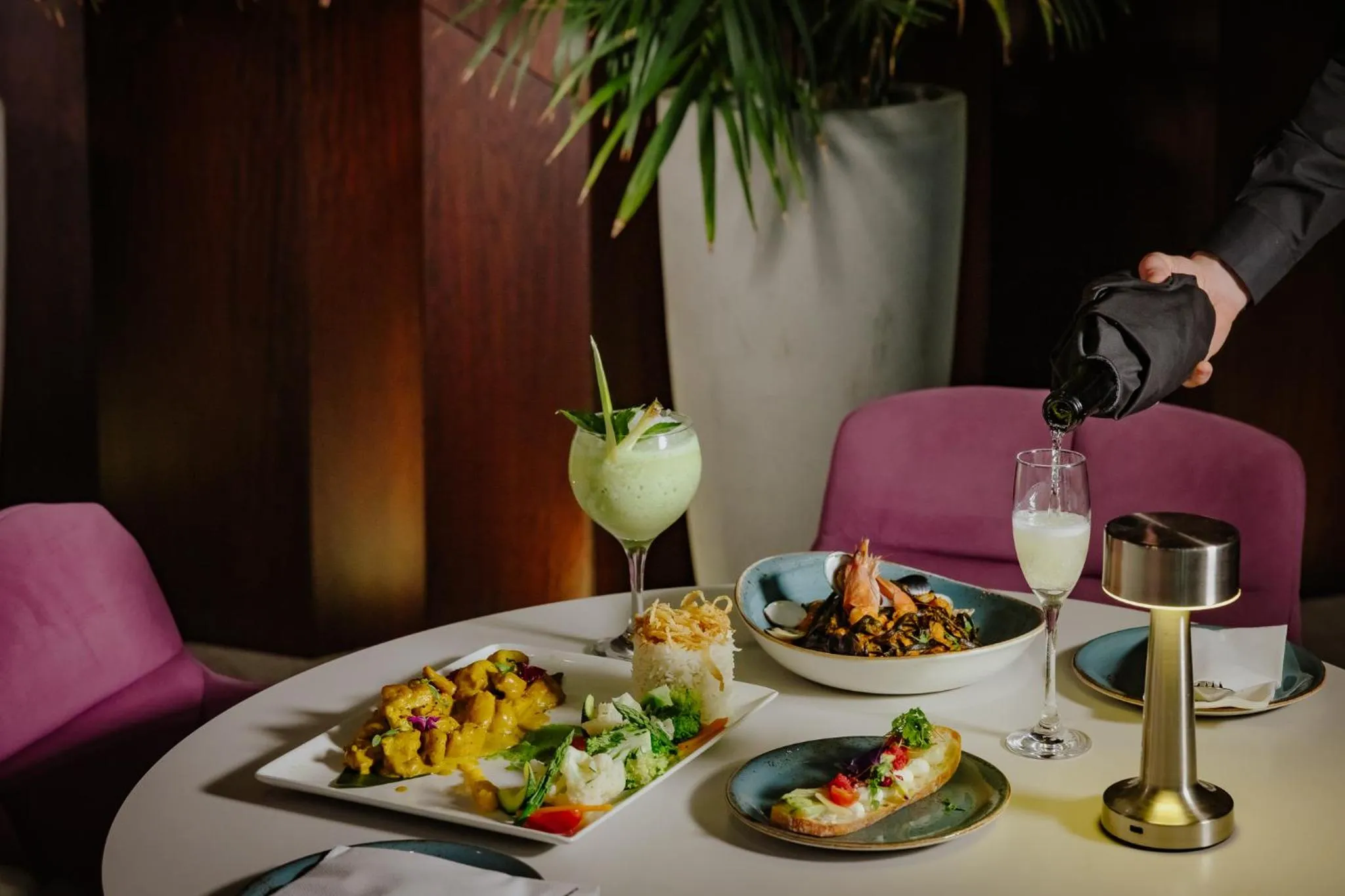 Restaurant/places to eat in Seasons Hotel (Adults Only)