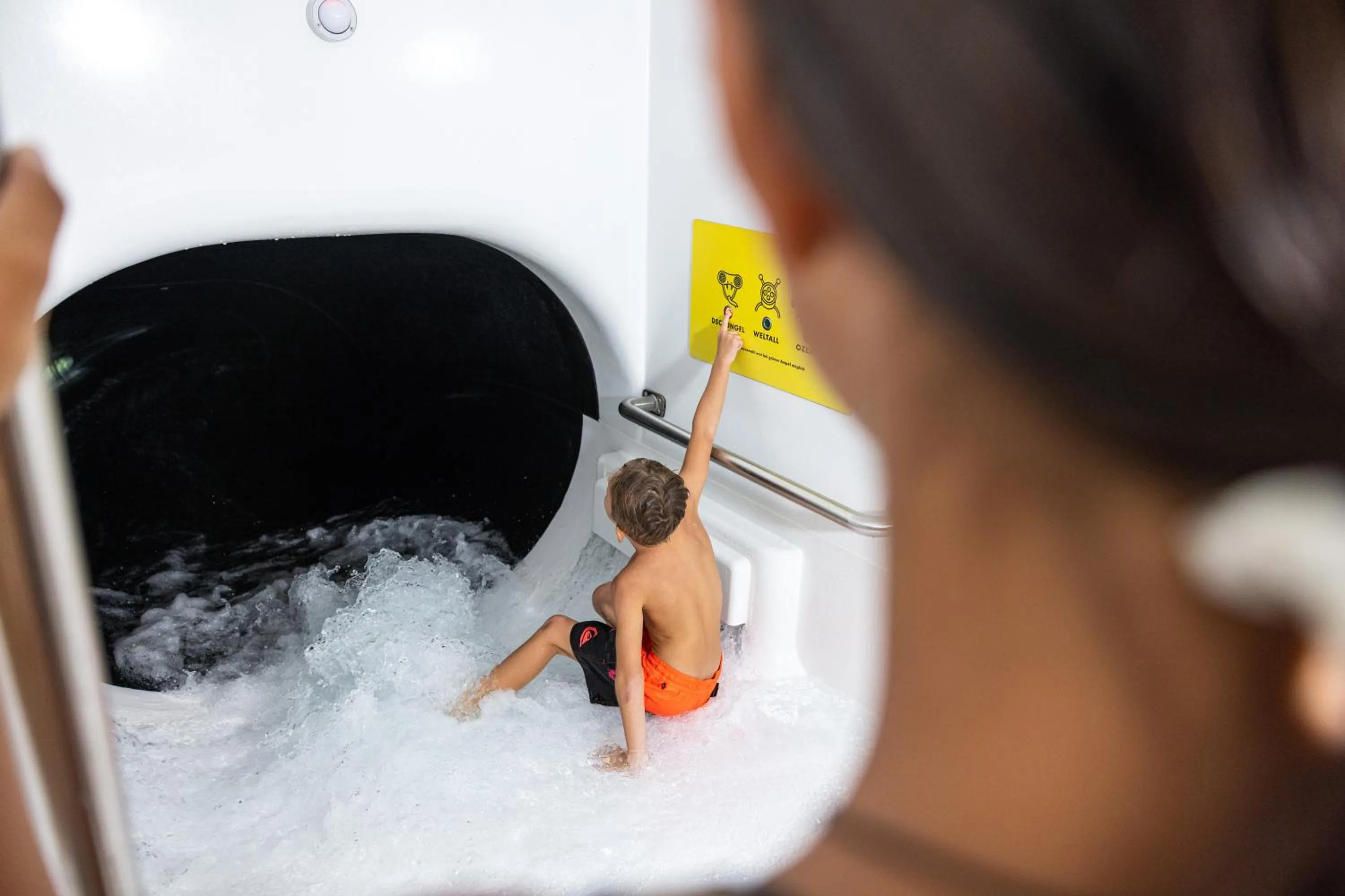 Swimming pool in lintharena ag