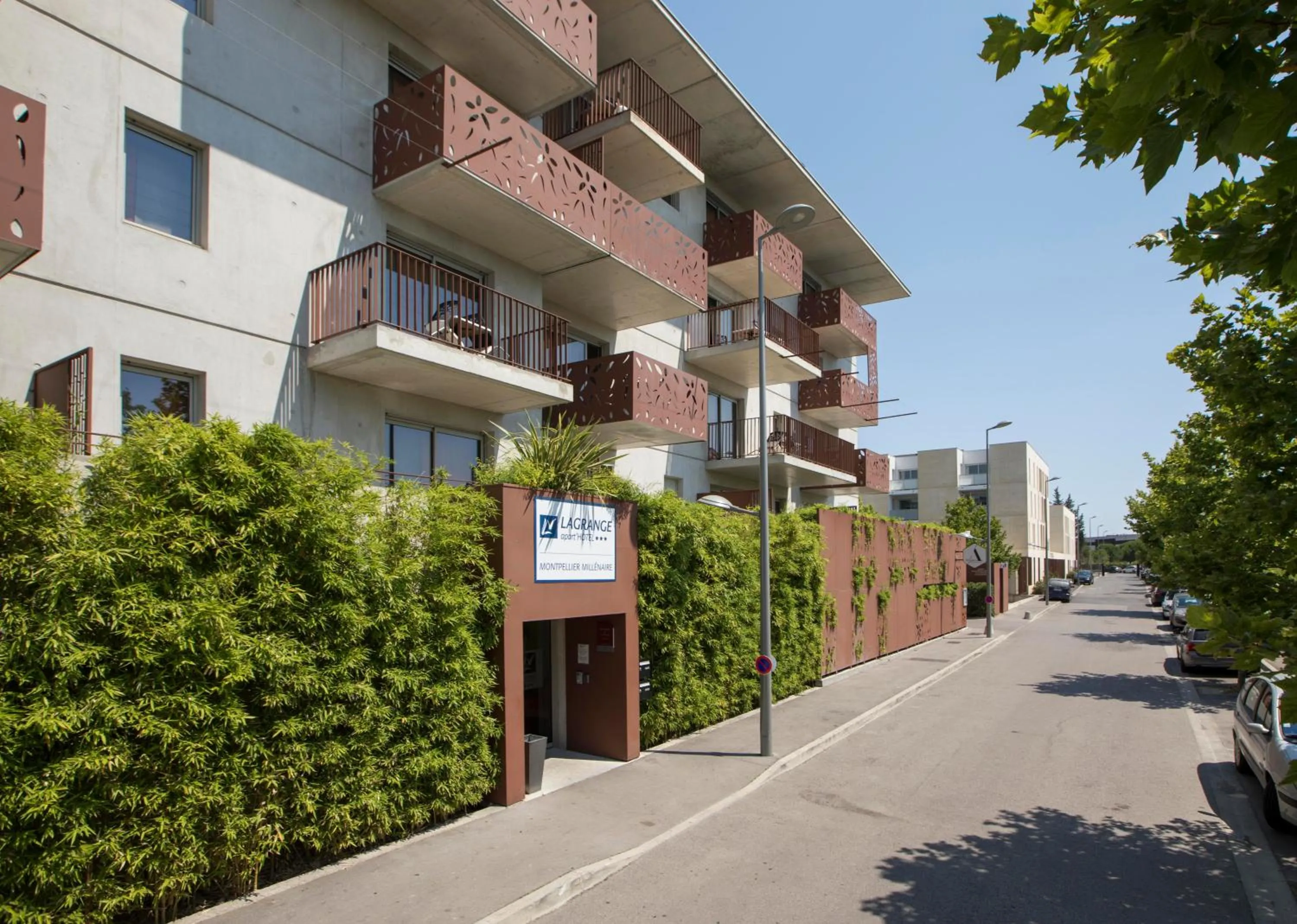 Facade/entrance in Lagrange Aparthotel Montpellier Millénaire