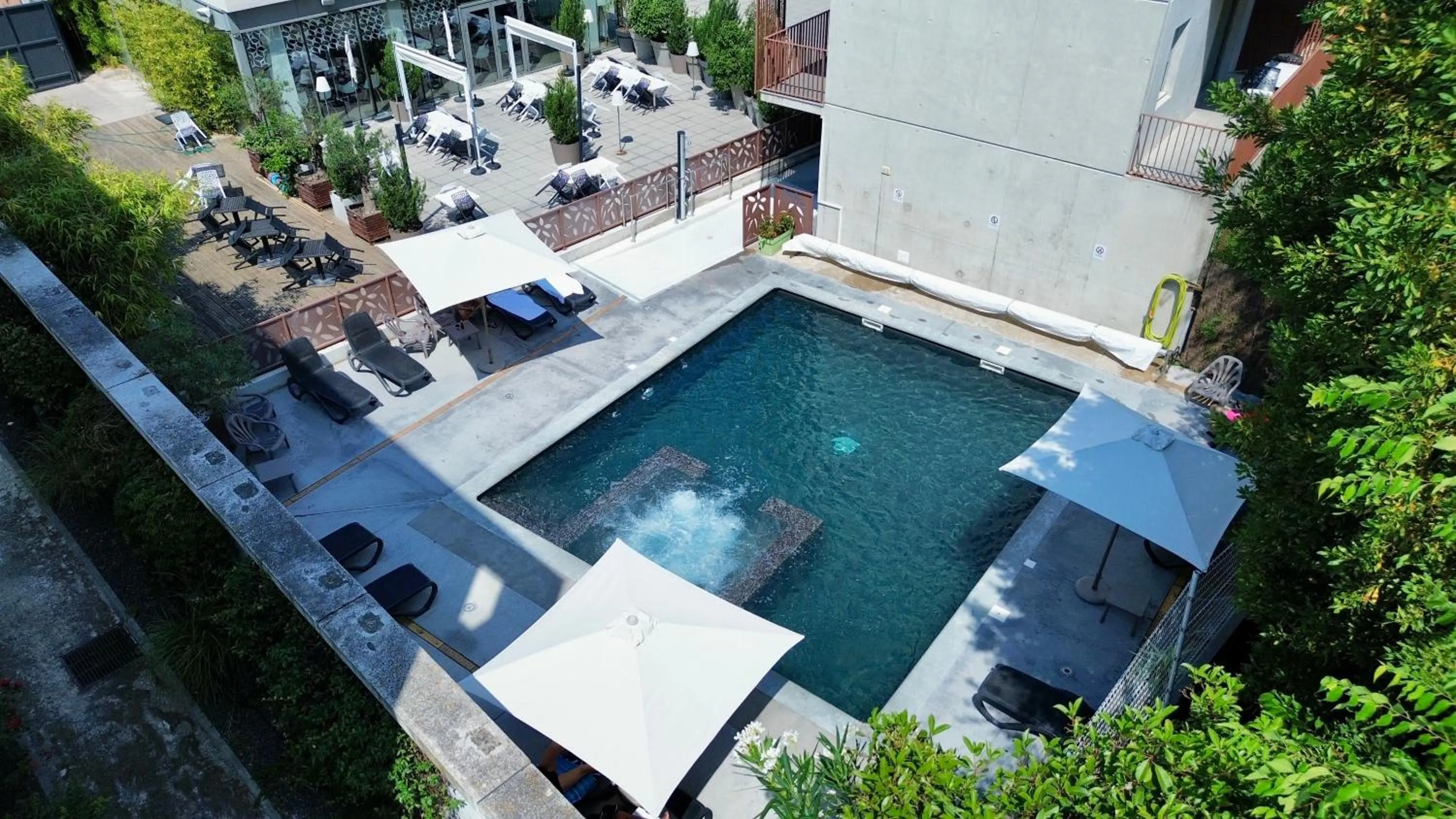Swimming pool in Lagrange Aparthotel Montpellier Millénaire