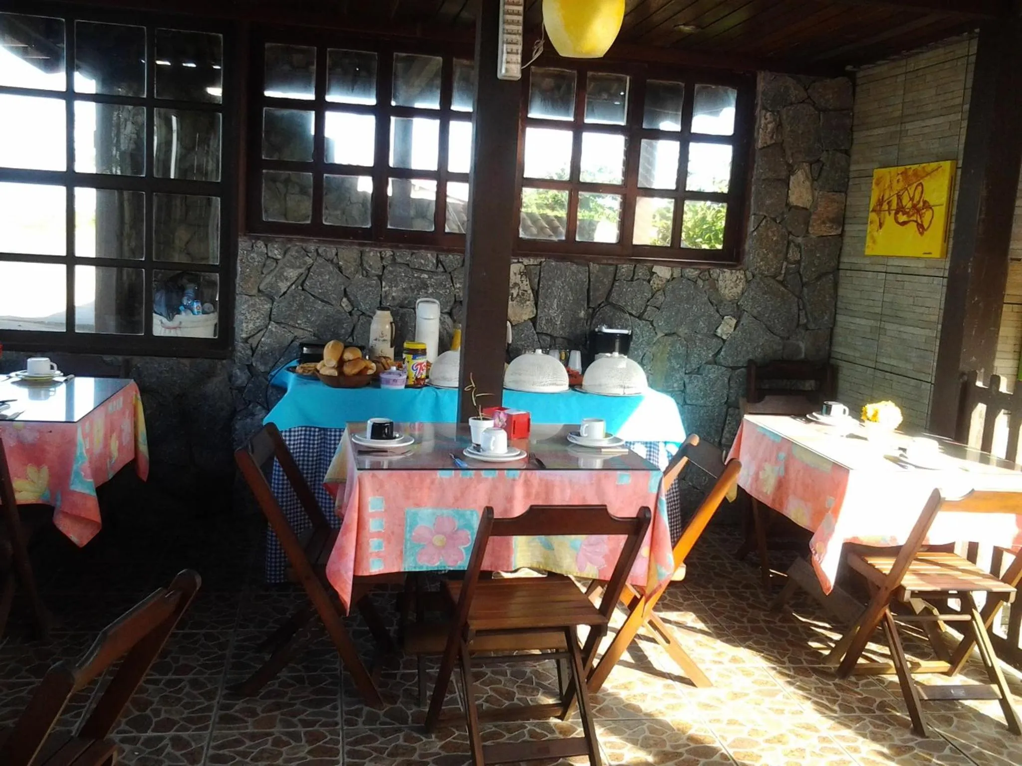 Restaurant/places to eat in Pousada Viva Mar