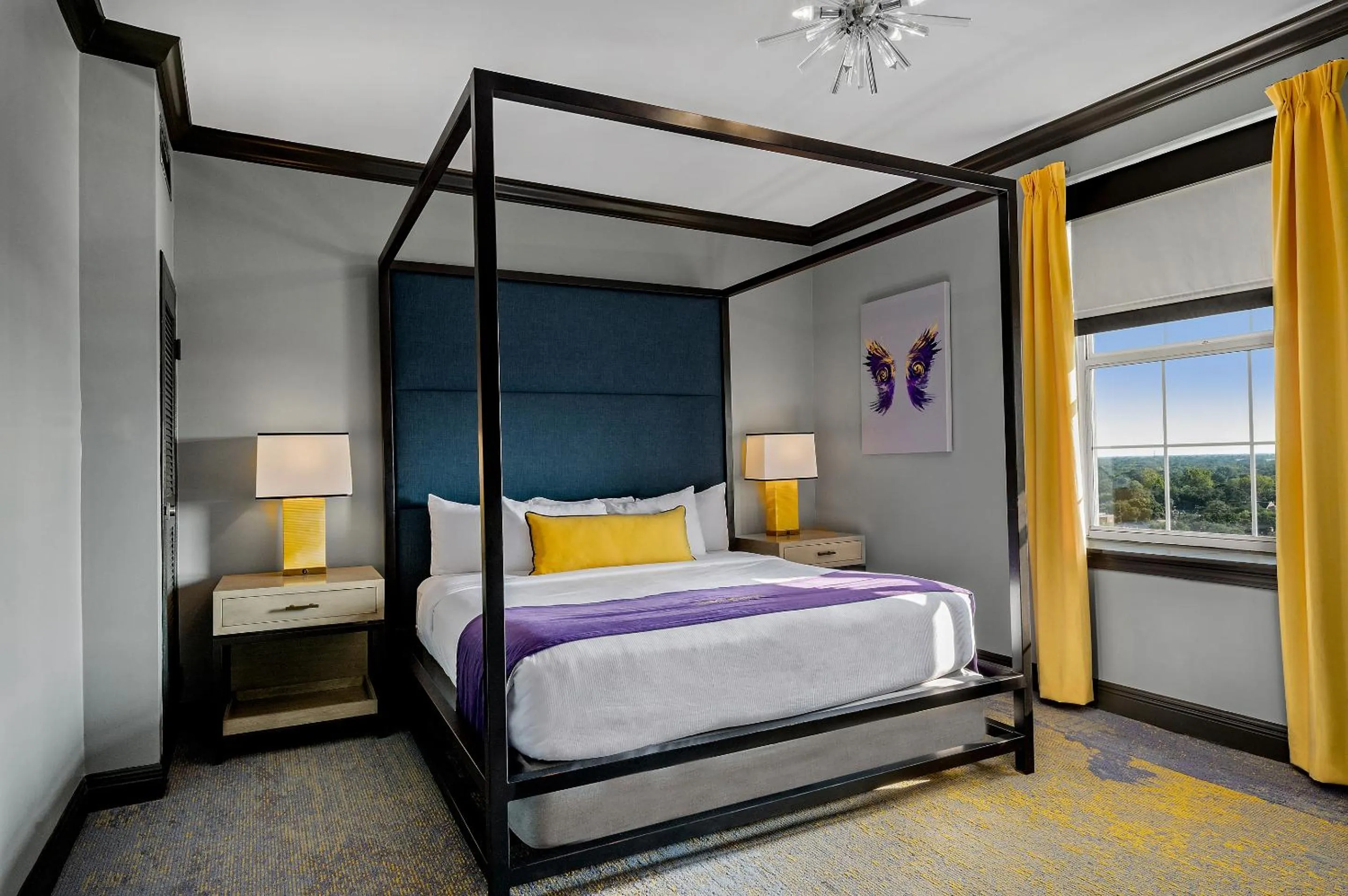 Bedroom, Bed in The Admiral, Downtown Historic District