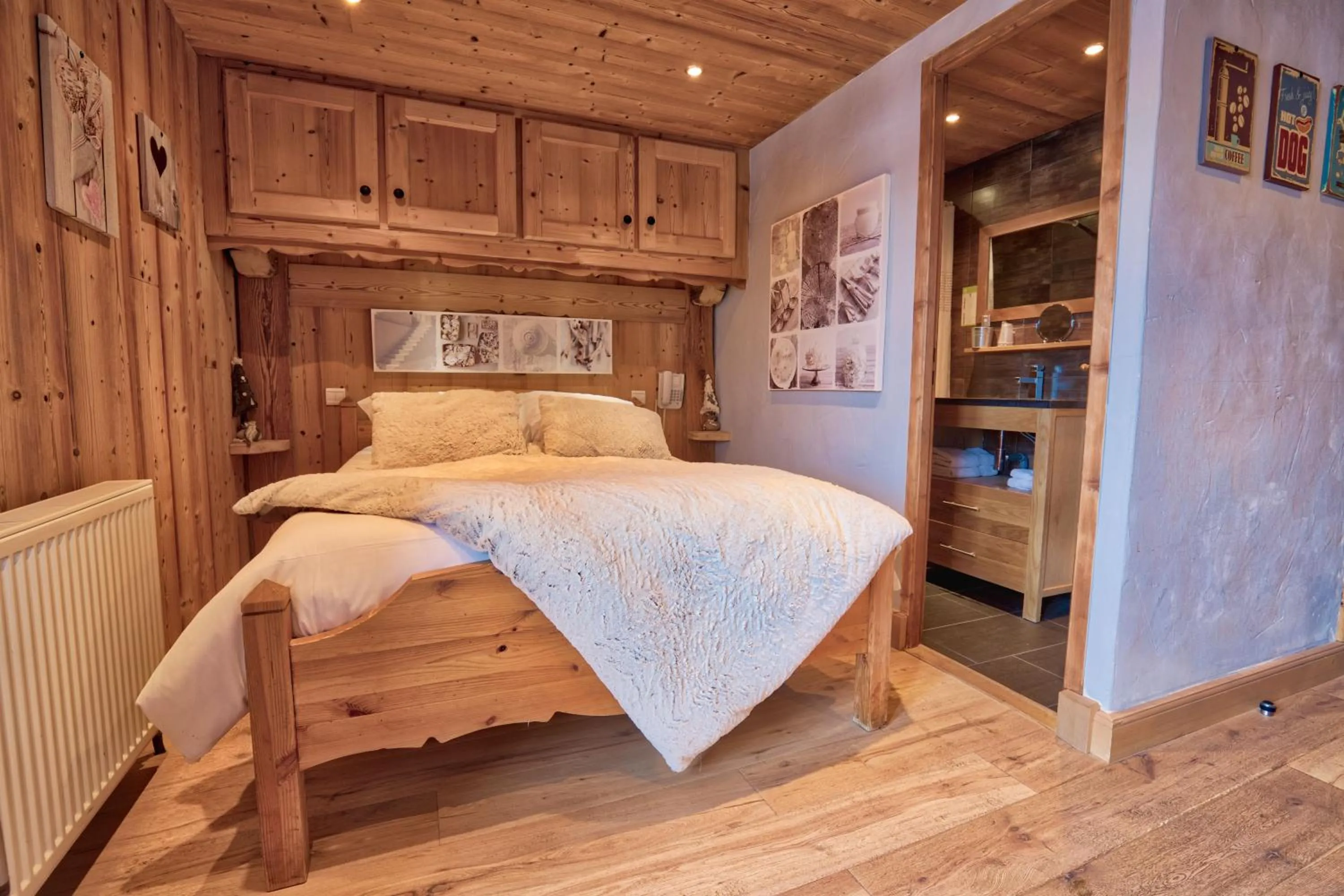 Bed in Chalet Hôtel du Mont-Charvin & Spa