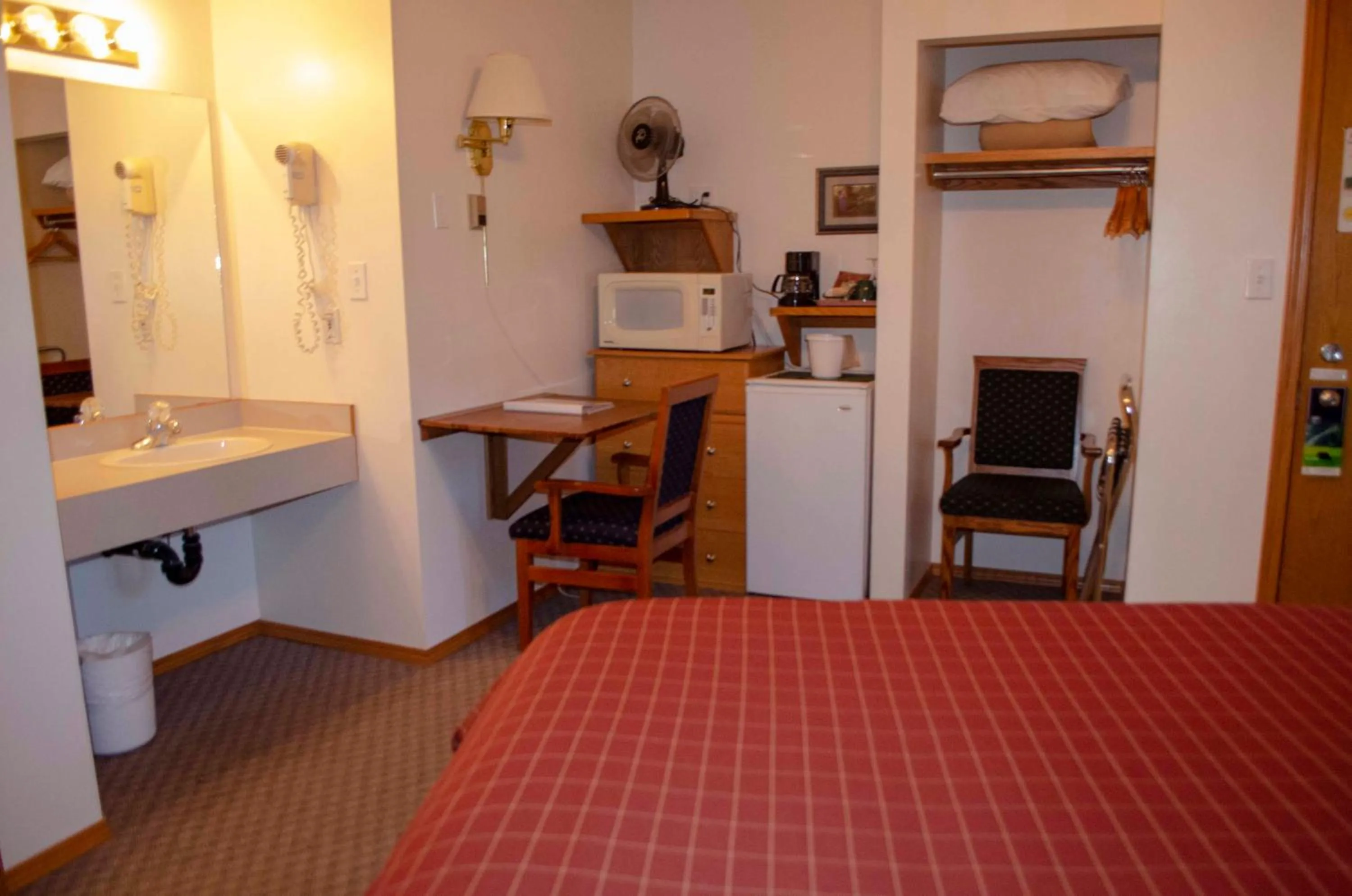 Bed in Crandell Mountain Lodge