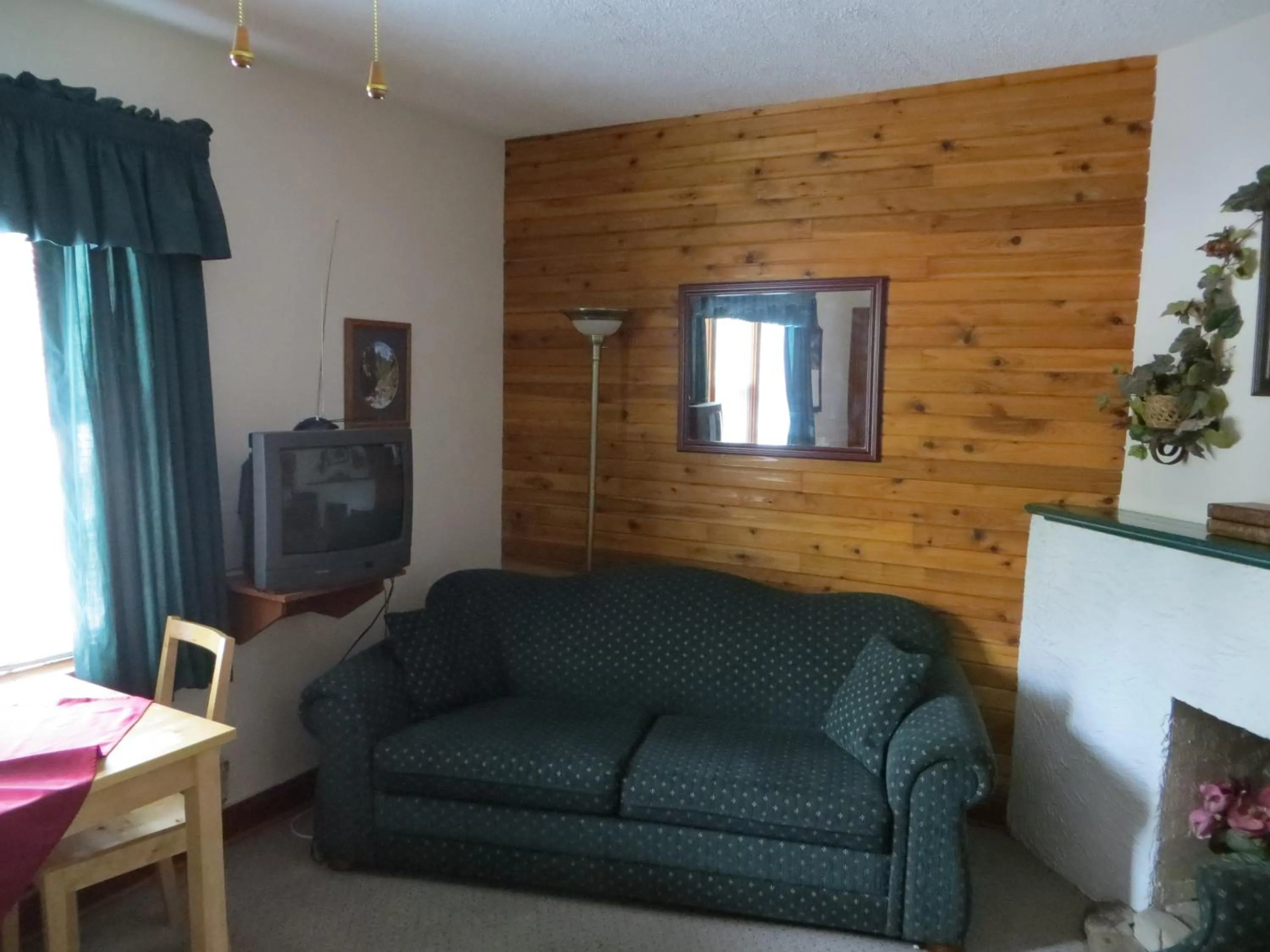 Living room in Crandell Mountain Lodge