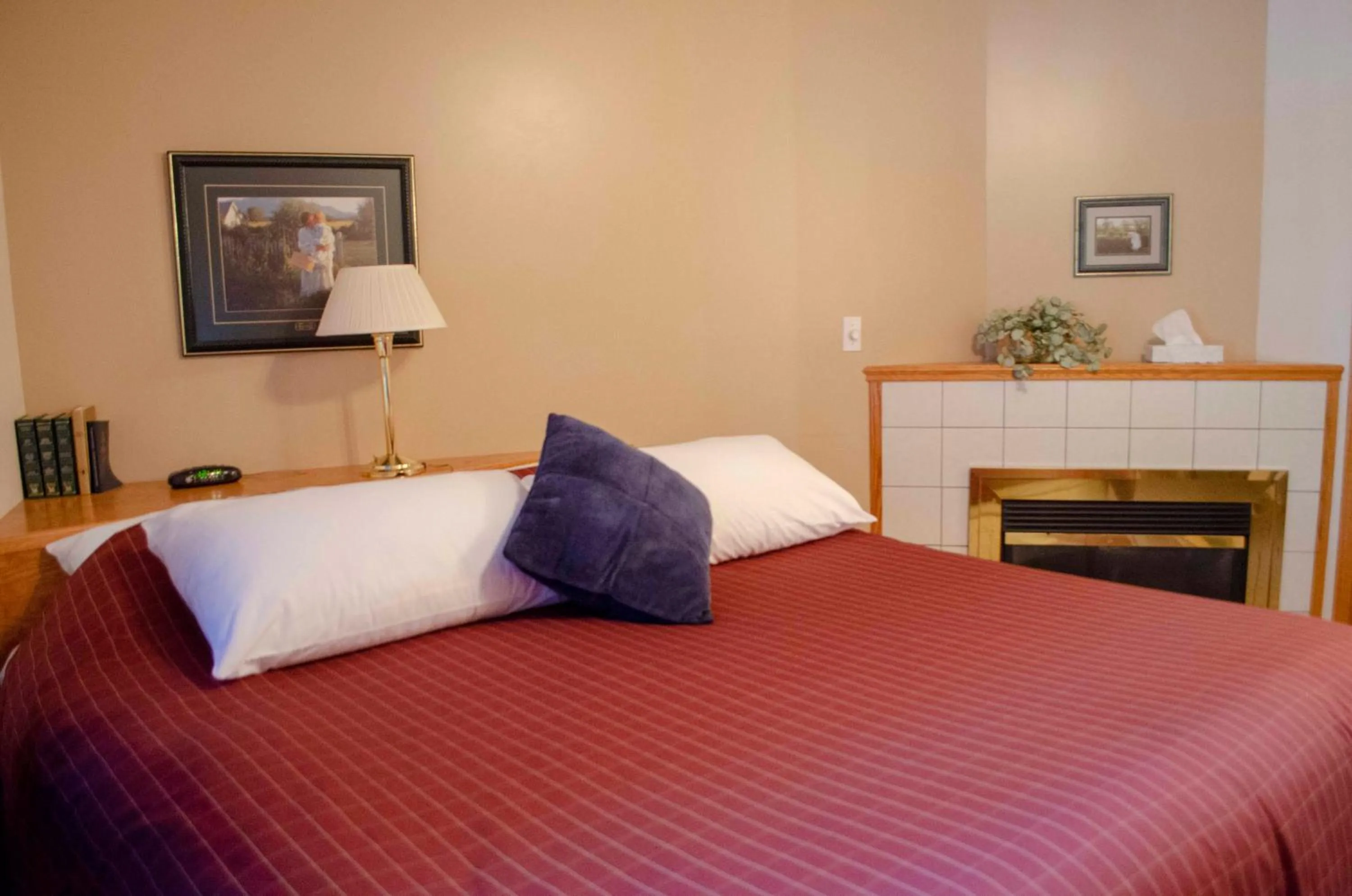 Bed in Crandell Mountain Lodge