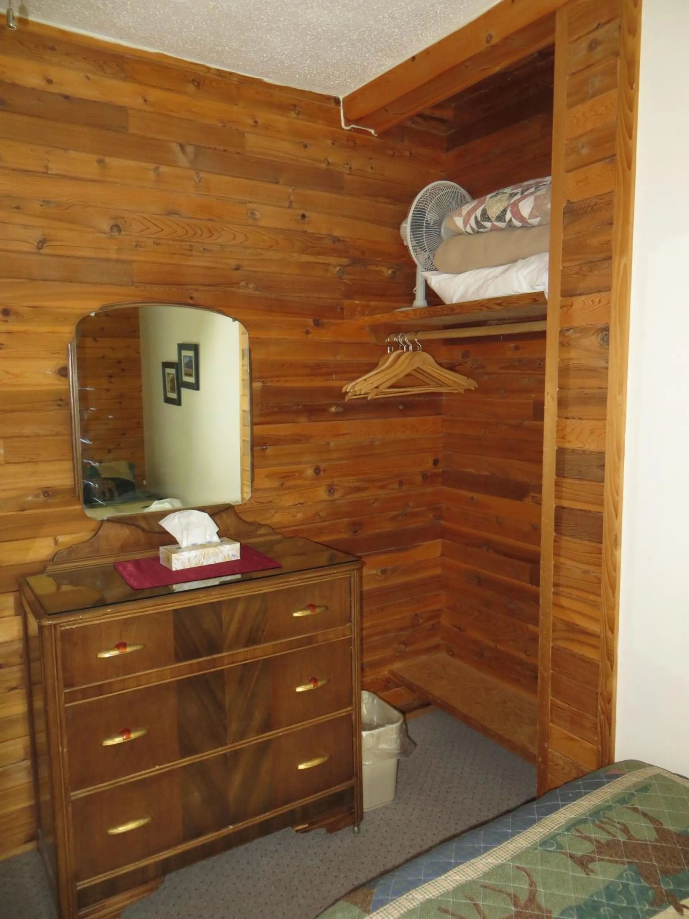 Decorative detail, Bed in Crandell Mountain Lodge
