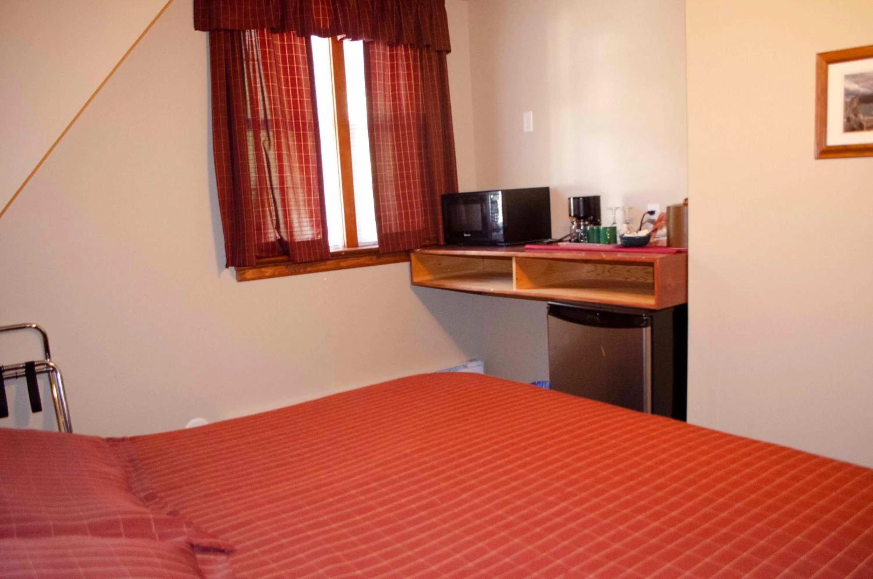 Bed in Crandell Mountain Lodge