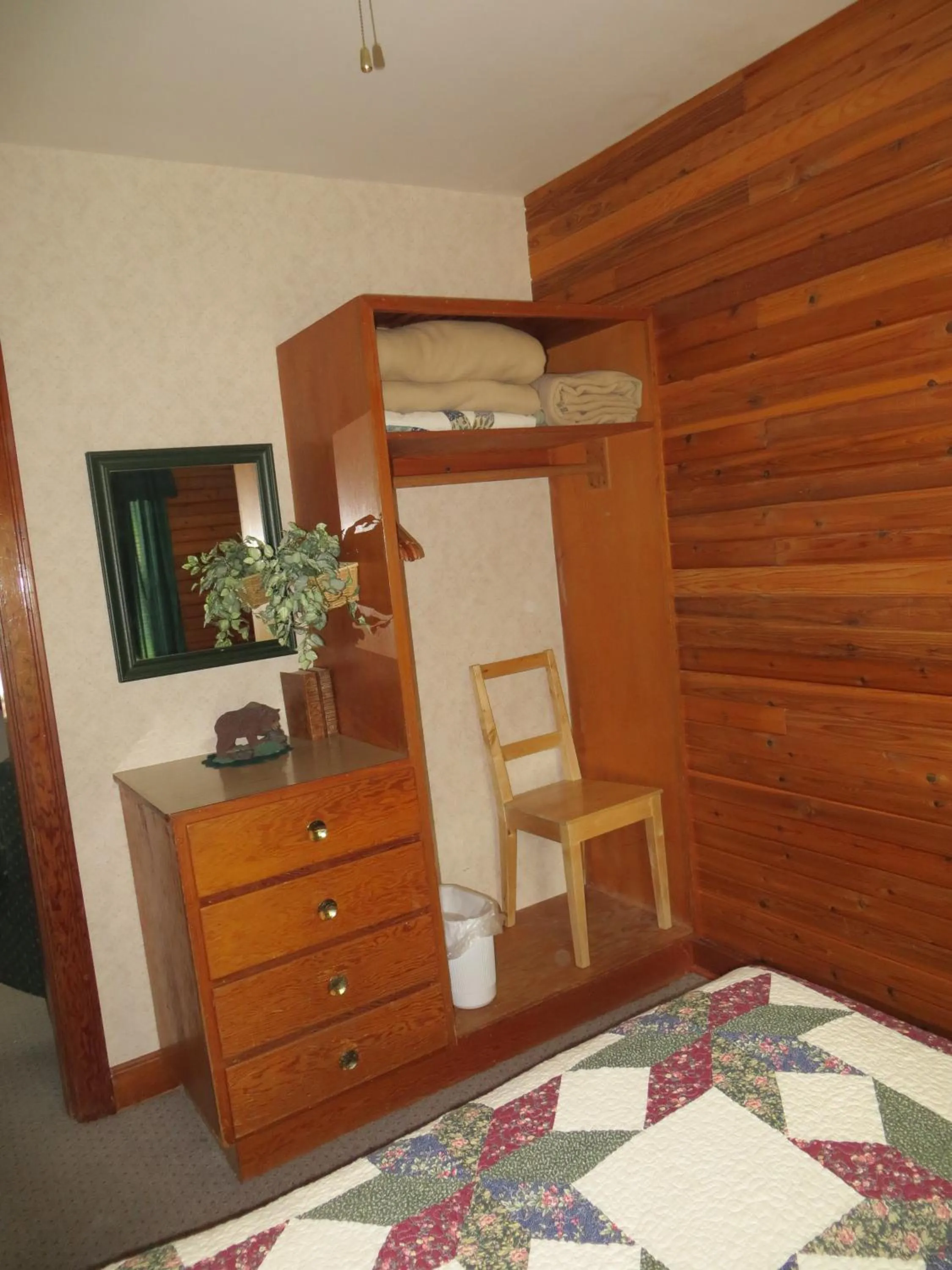 Decorative detail, Bed in Crandell Mountain Lodge