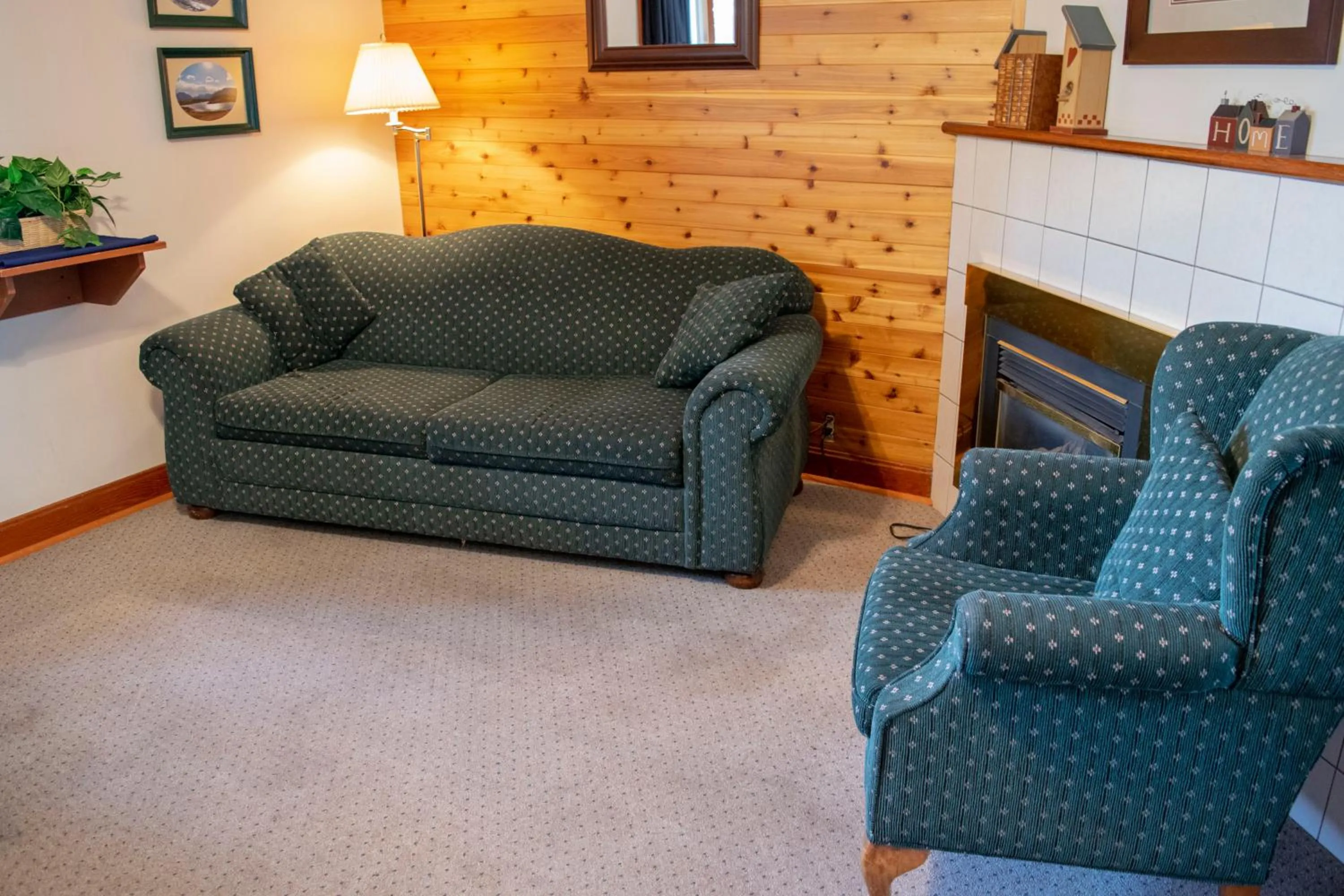 Seating area in Crandell Mountain Lodge