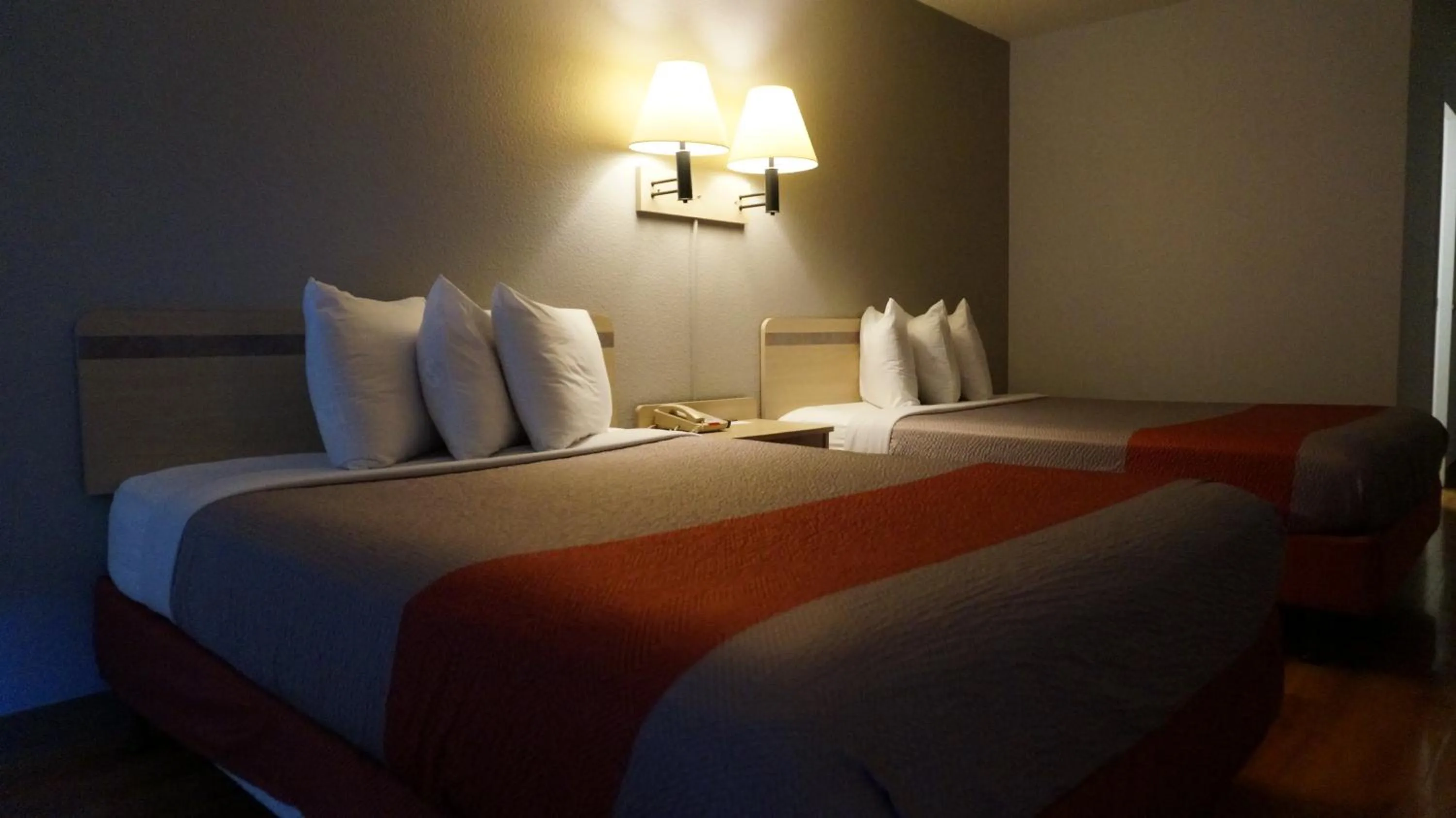 Photo of the whole room, Bed in Motel 6-Belmont, CA - San Francisco - Redwood City