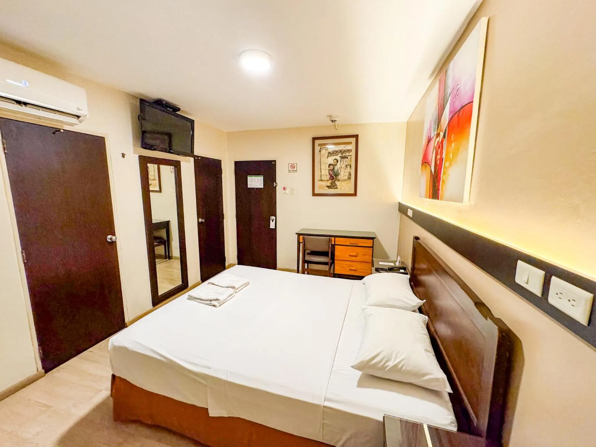 TV and multimedia, Bed in GH Alexander Hotel