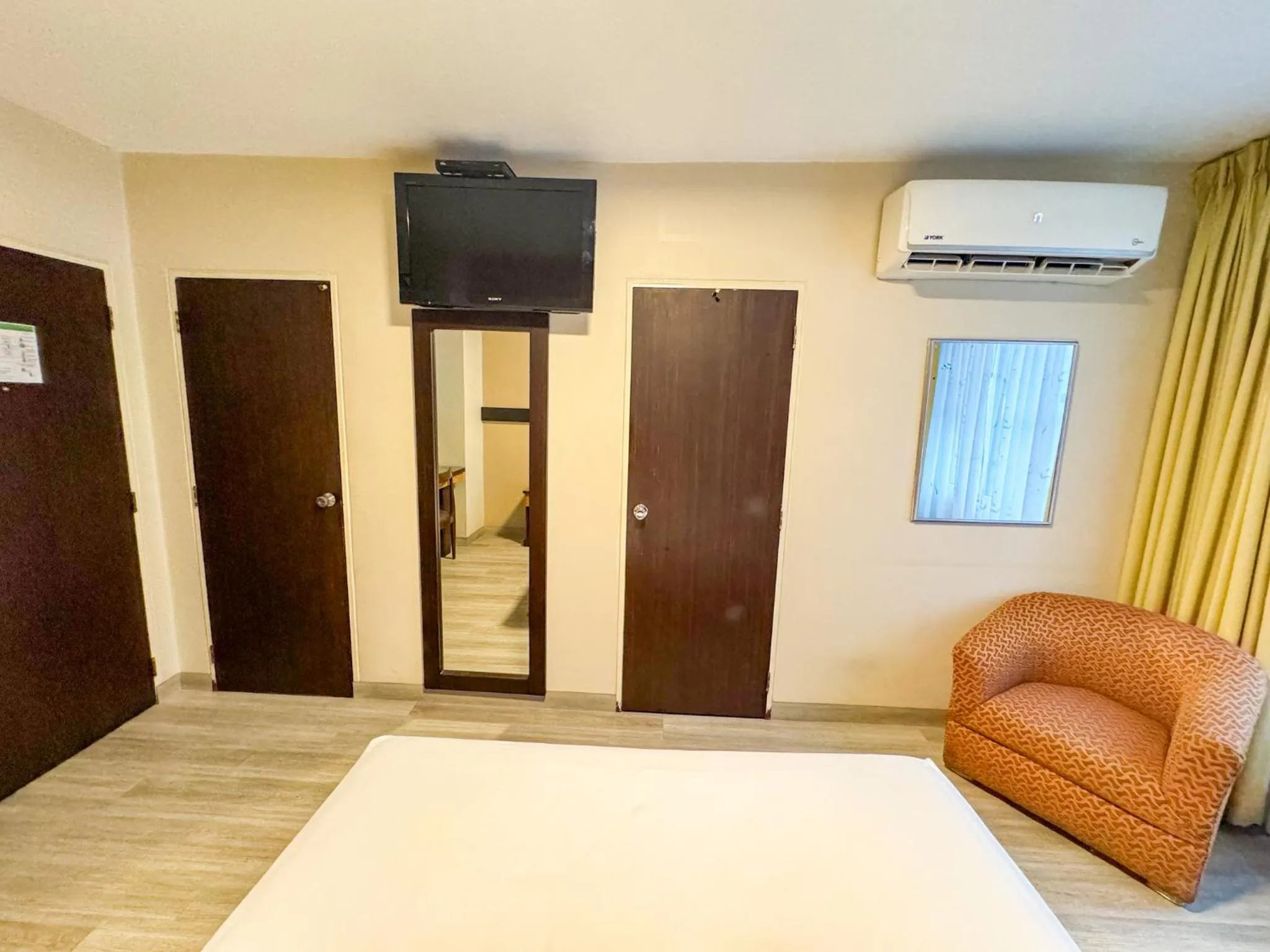 TV and multimedia, Bed in GH Alexander Hotel