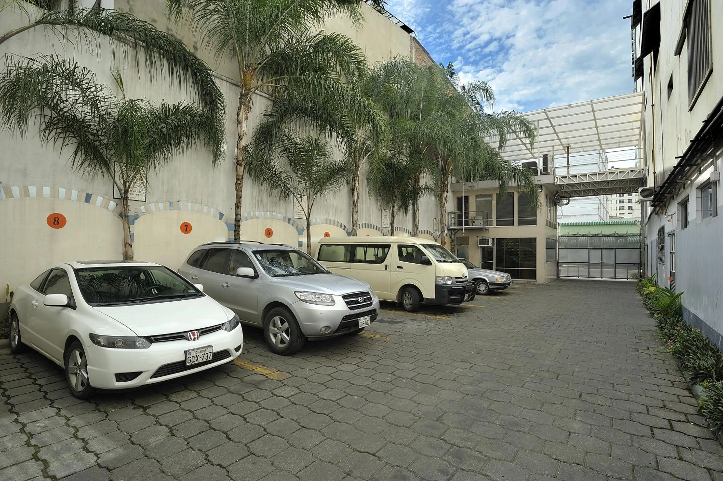 Facade/entrance in GH Alexander Hotel