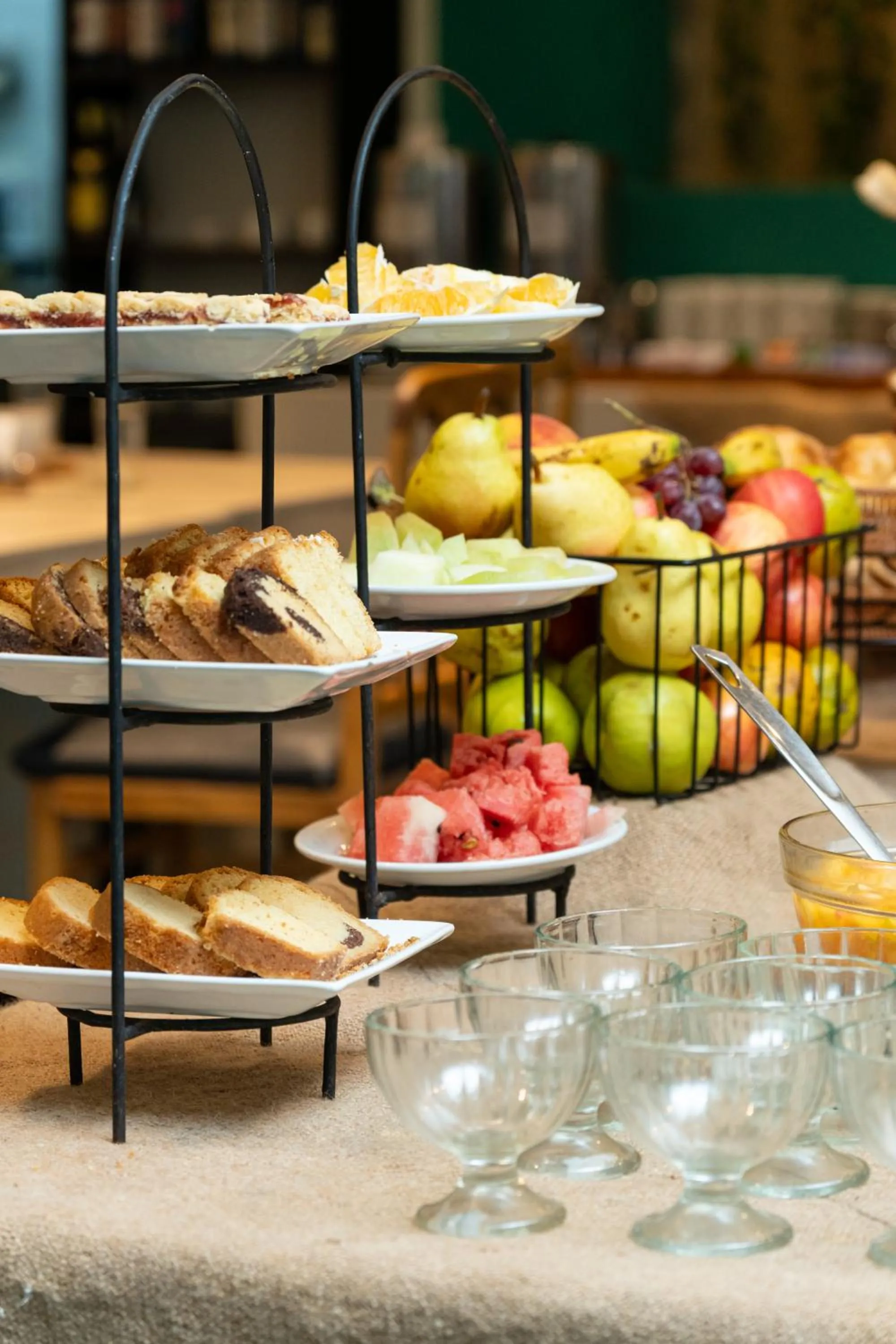 Restaurant/places to eat in Hotel Premier