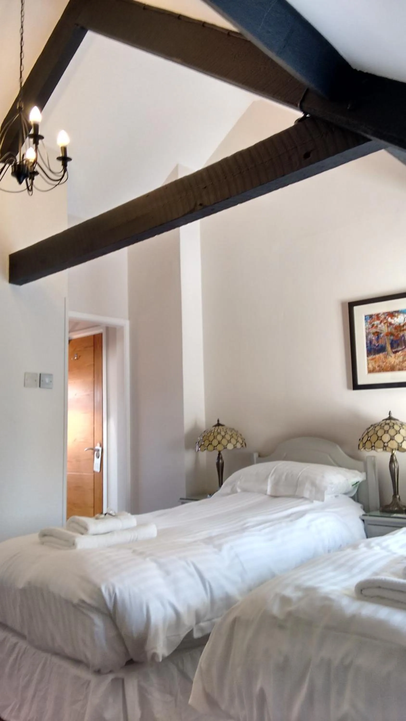 Bedroom, Bed in Dragon Inn