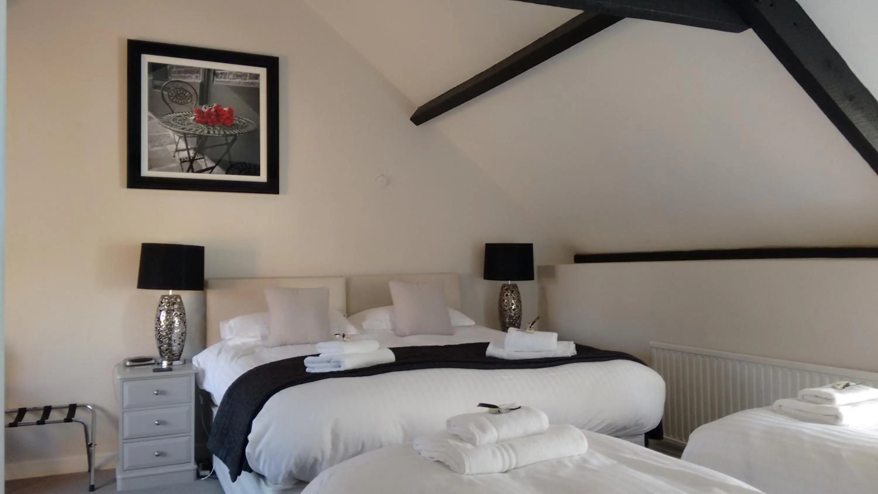 Bedroom, Bed in Dragon Inn