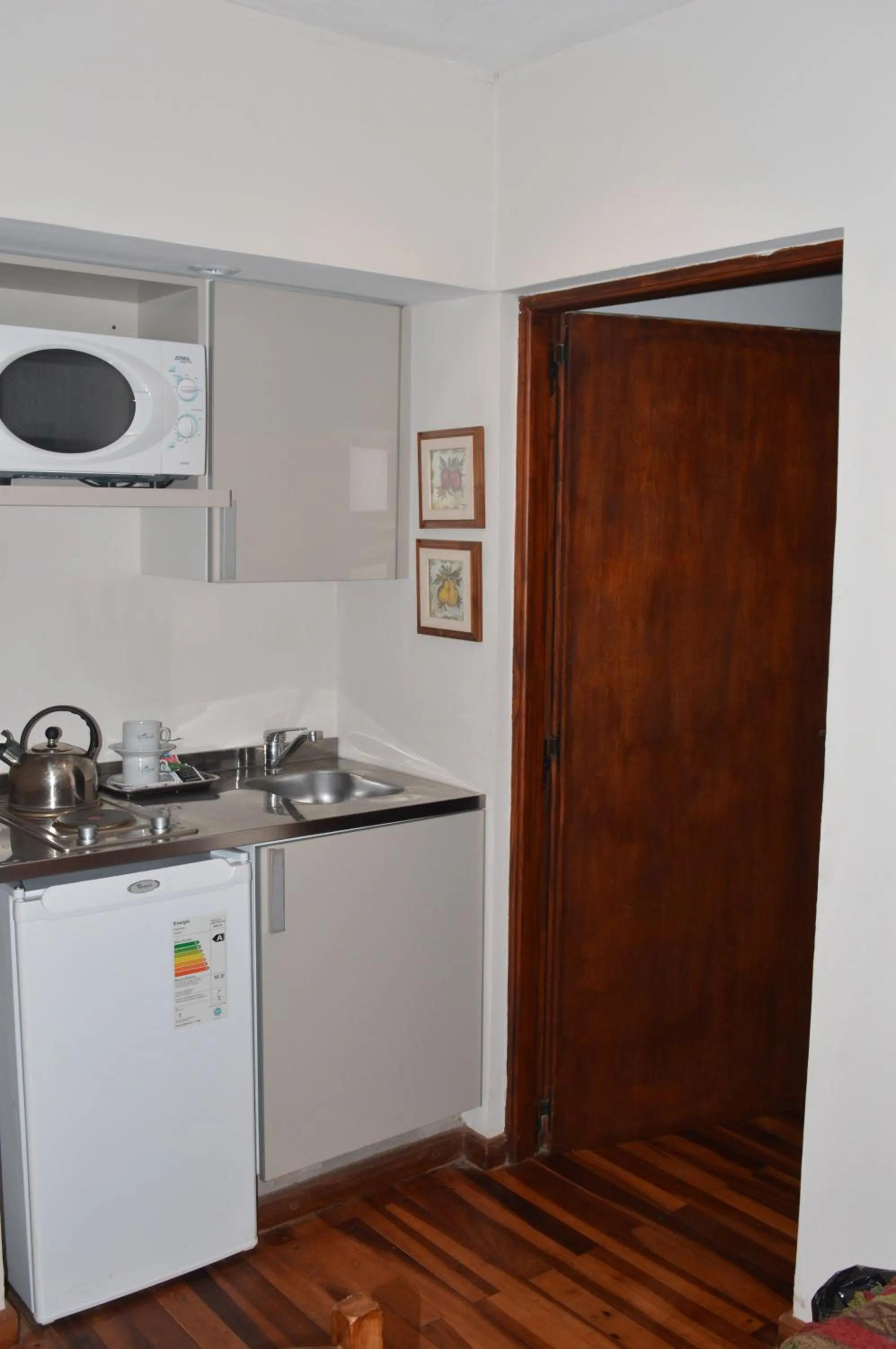 Río Arriba Suites & Apartments & Restó