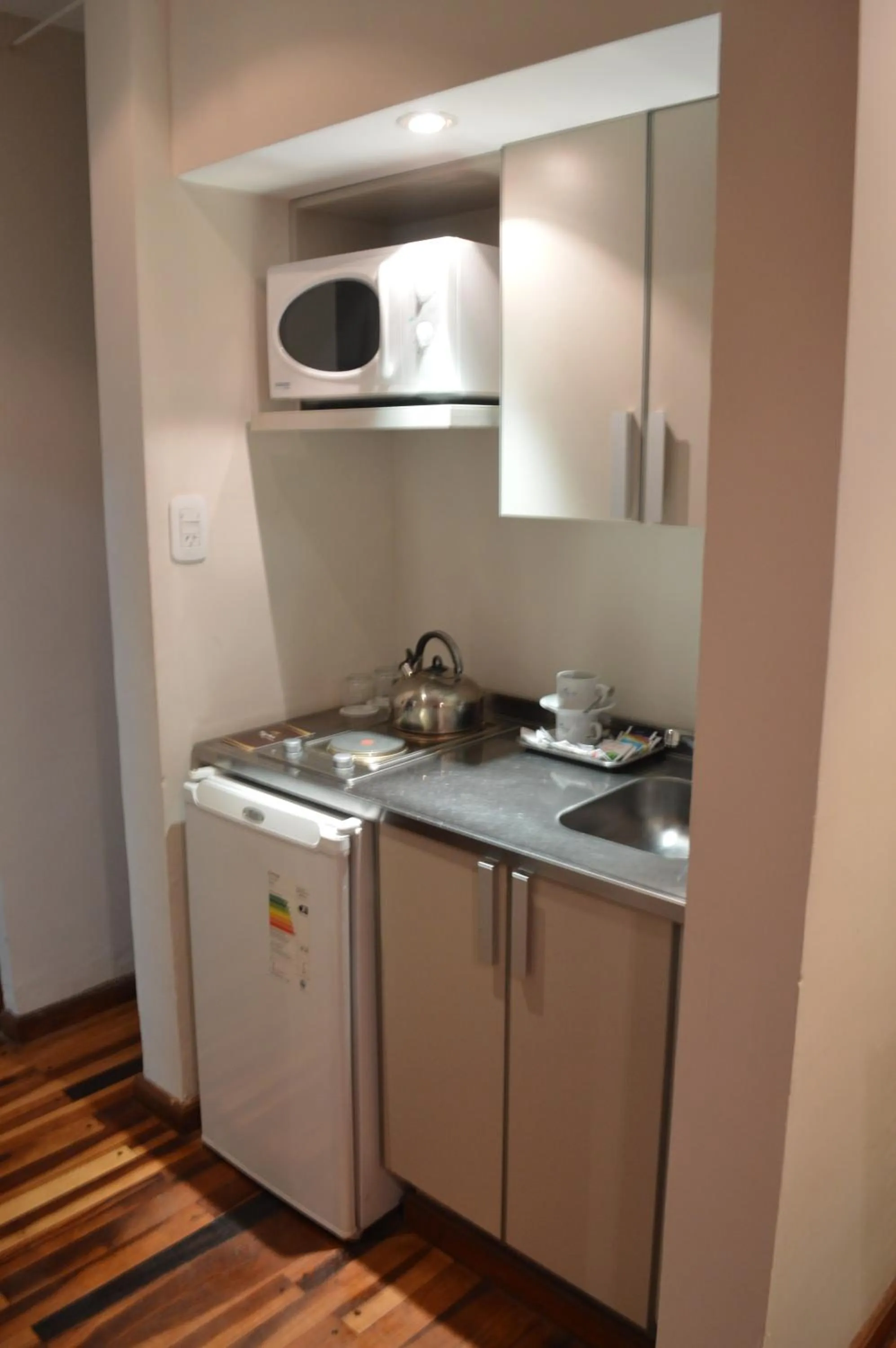 Río Arriba Suites & Apartments & Restó