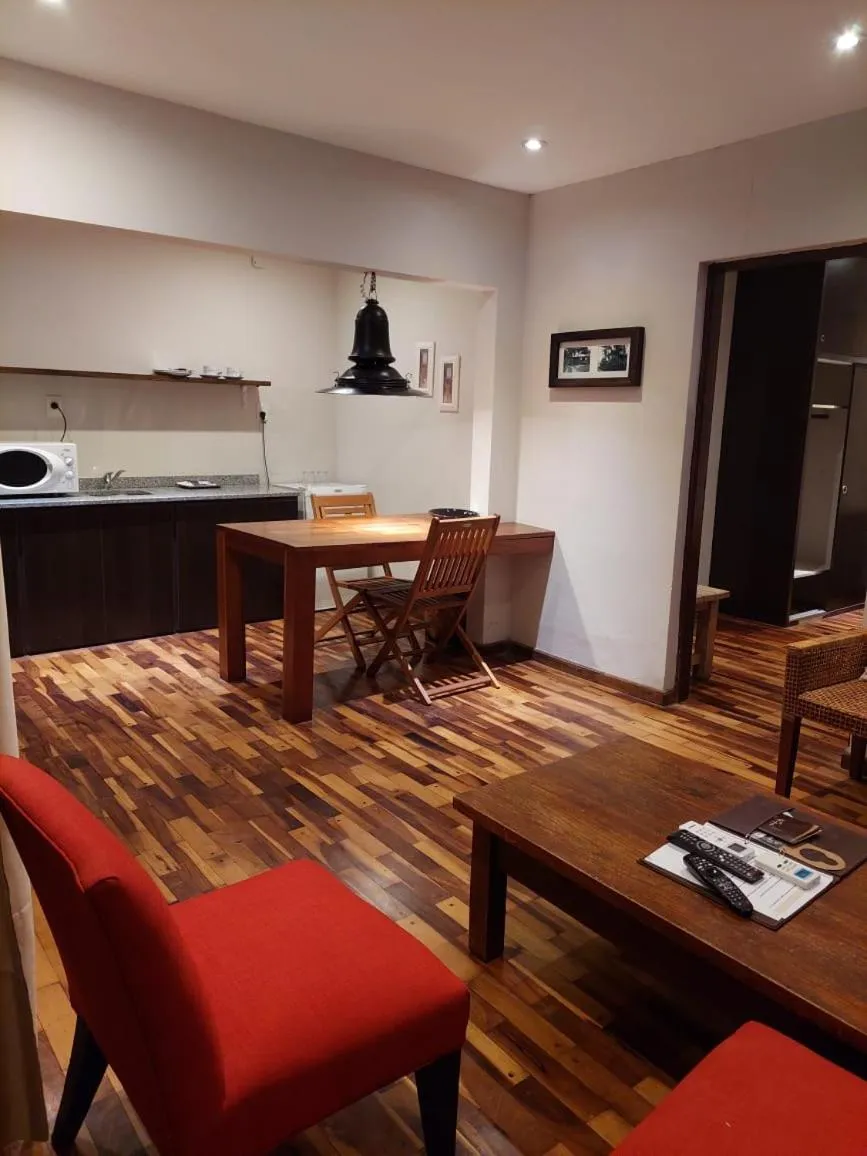 Río Arriba Suites & Apartments & Restó