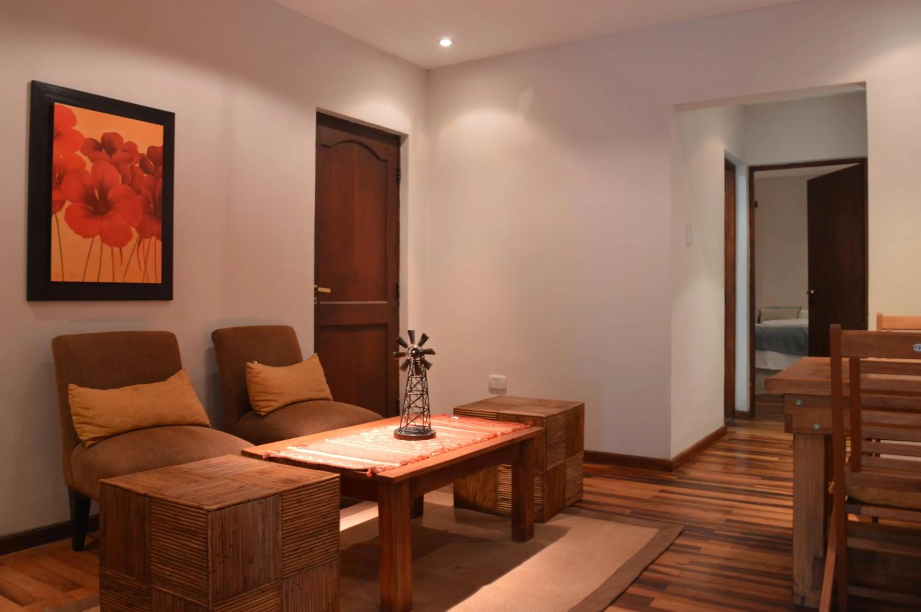 Río Arriba Suites & Apartments & Restó