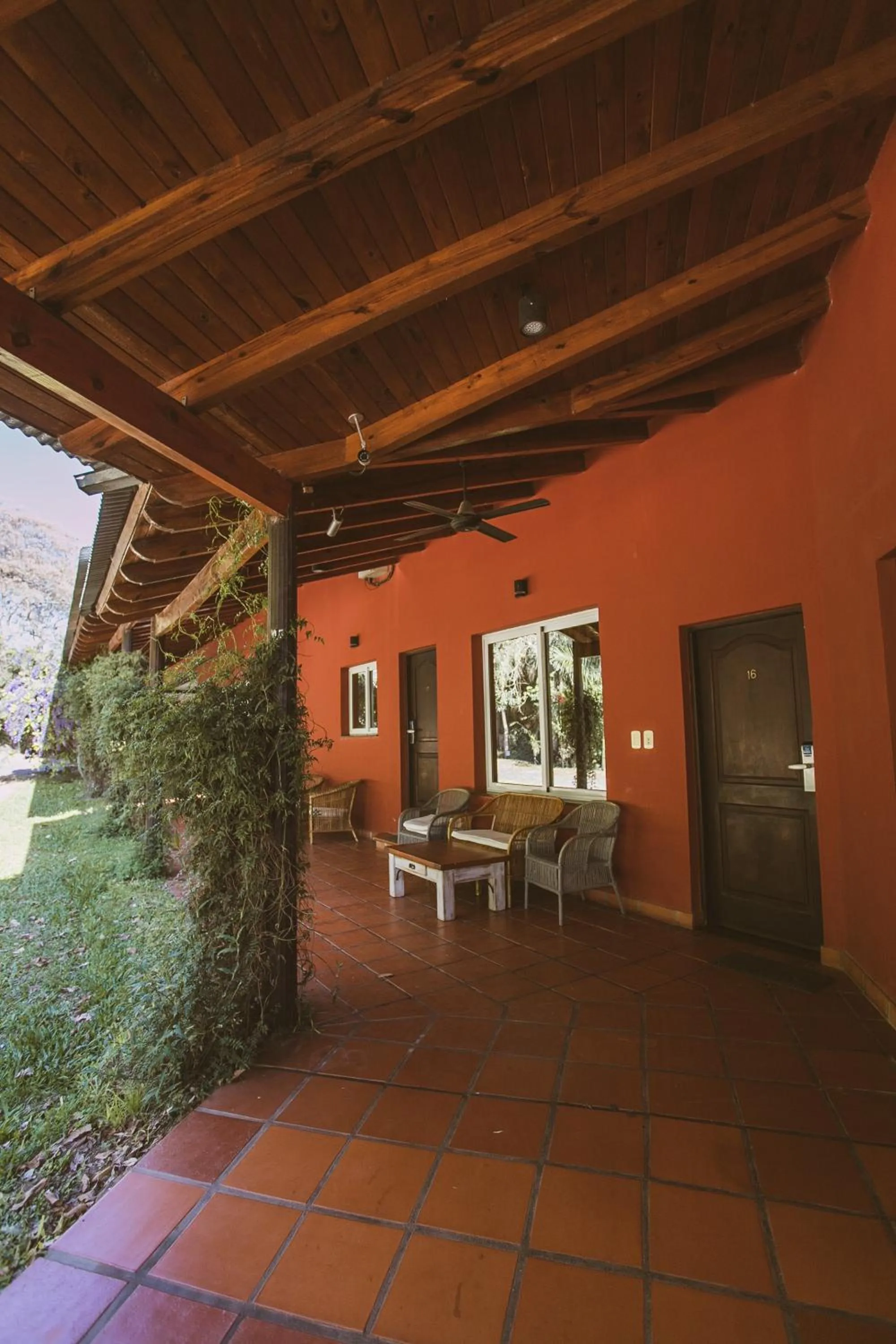 Río Arriba Suites & Apartments & Restó