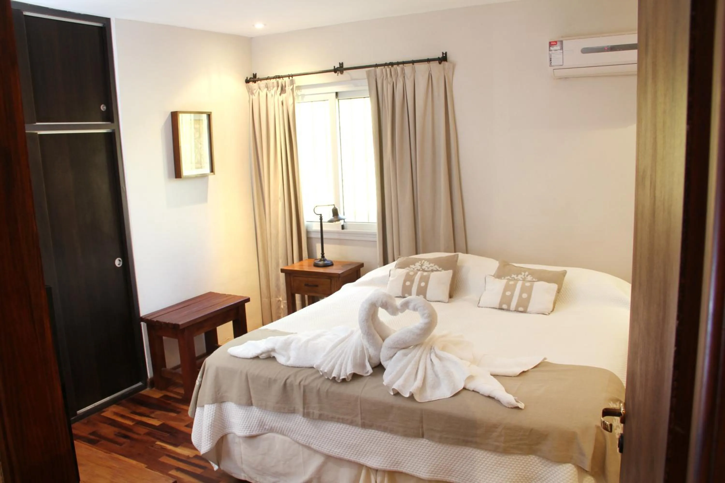 Property building, Bed in Río Arriba Suites & Apartments & Restó