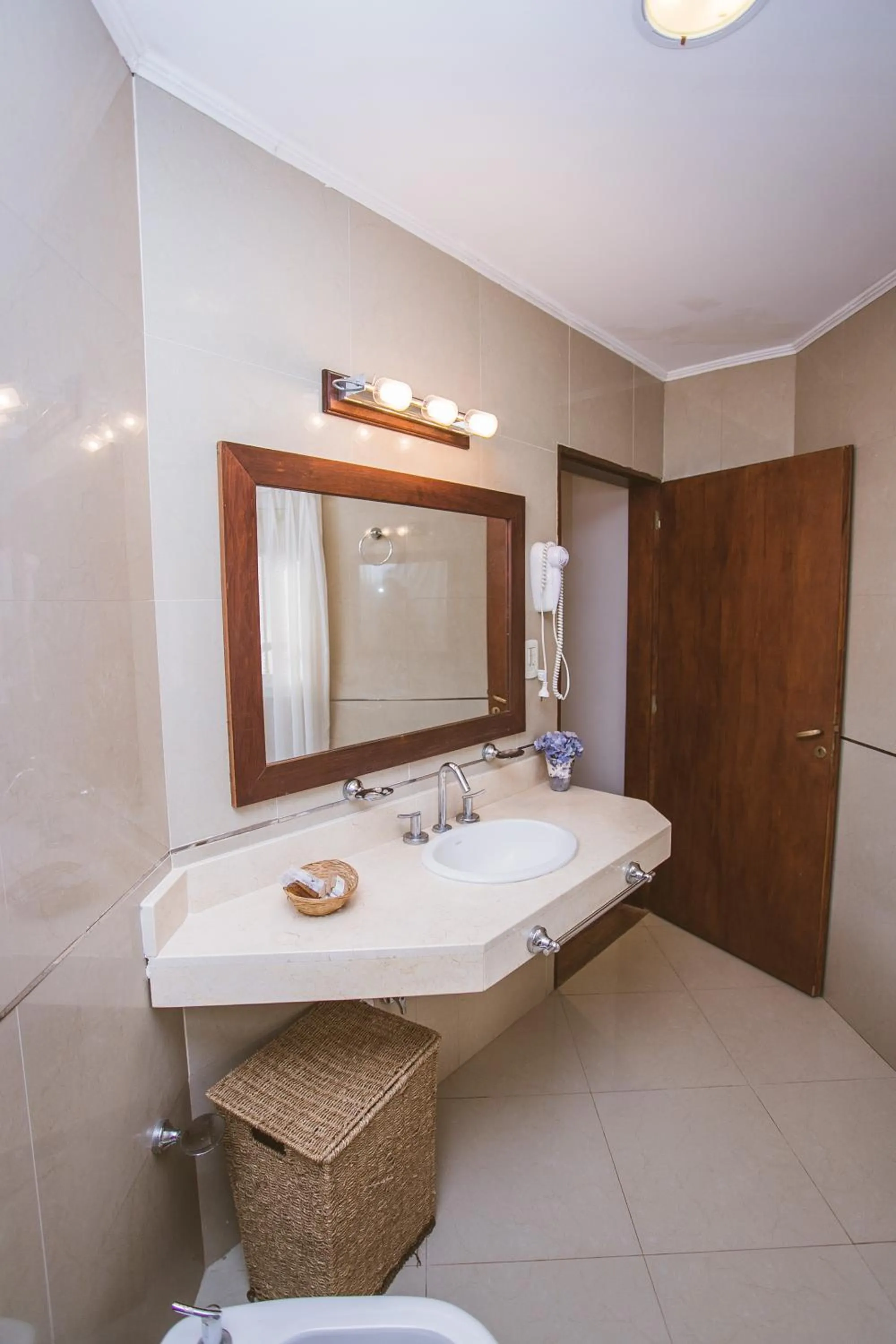 Río Arriba Suites & Apartments & Restó