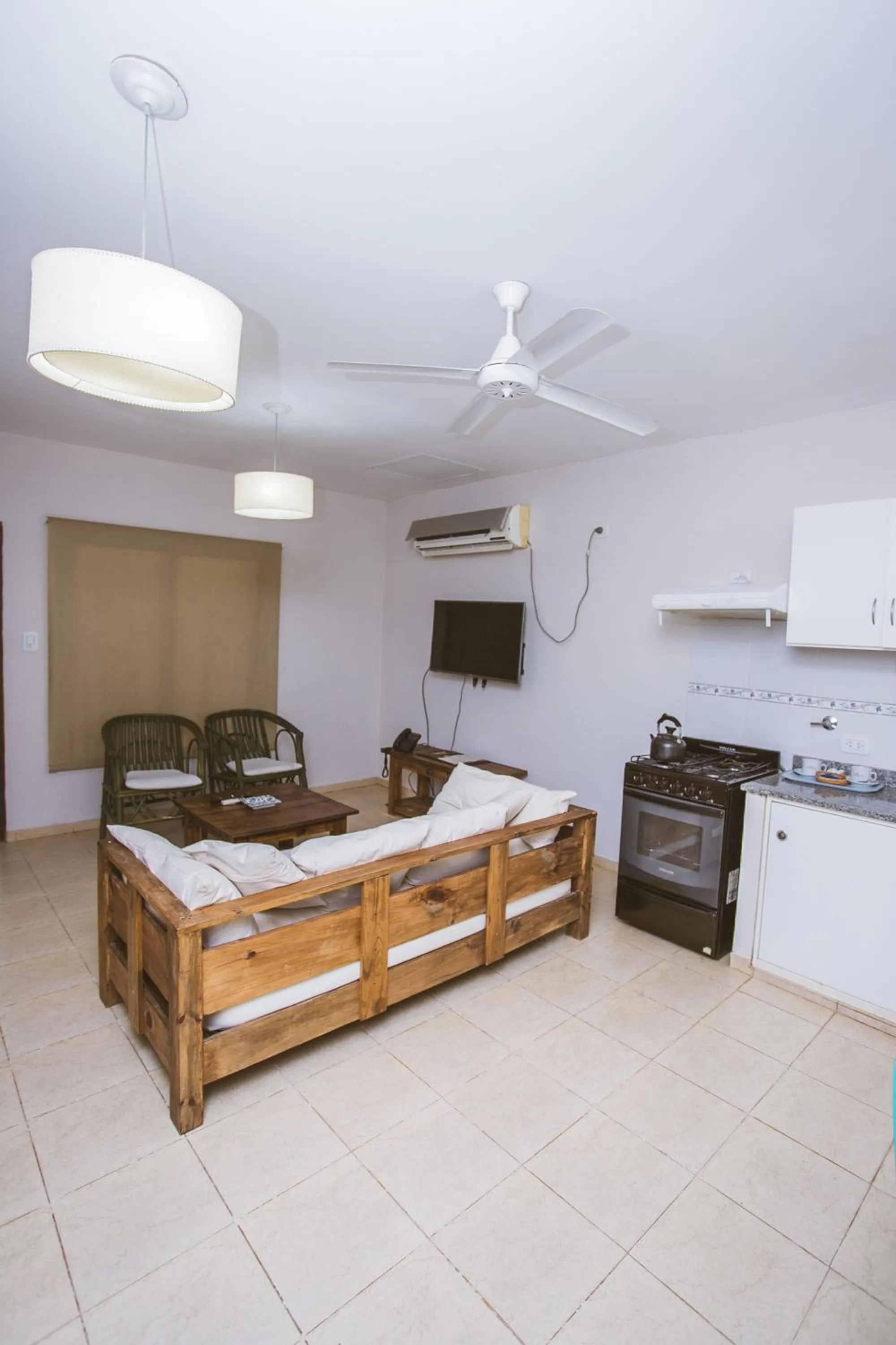 Río Arriba Suites & Apartments & Restó