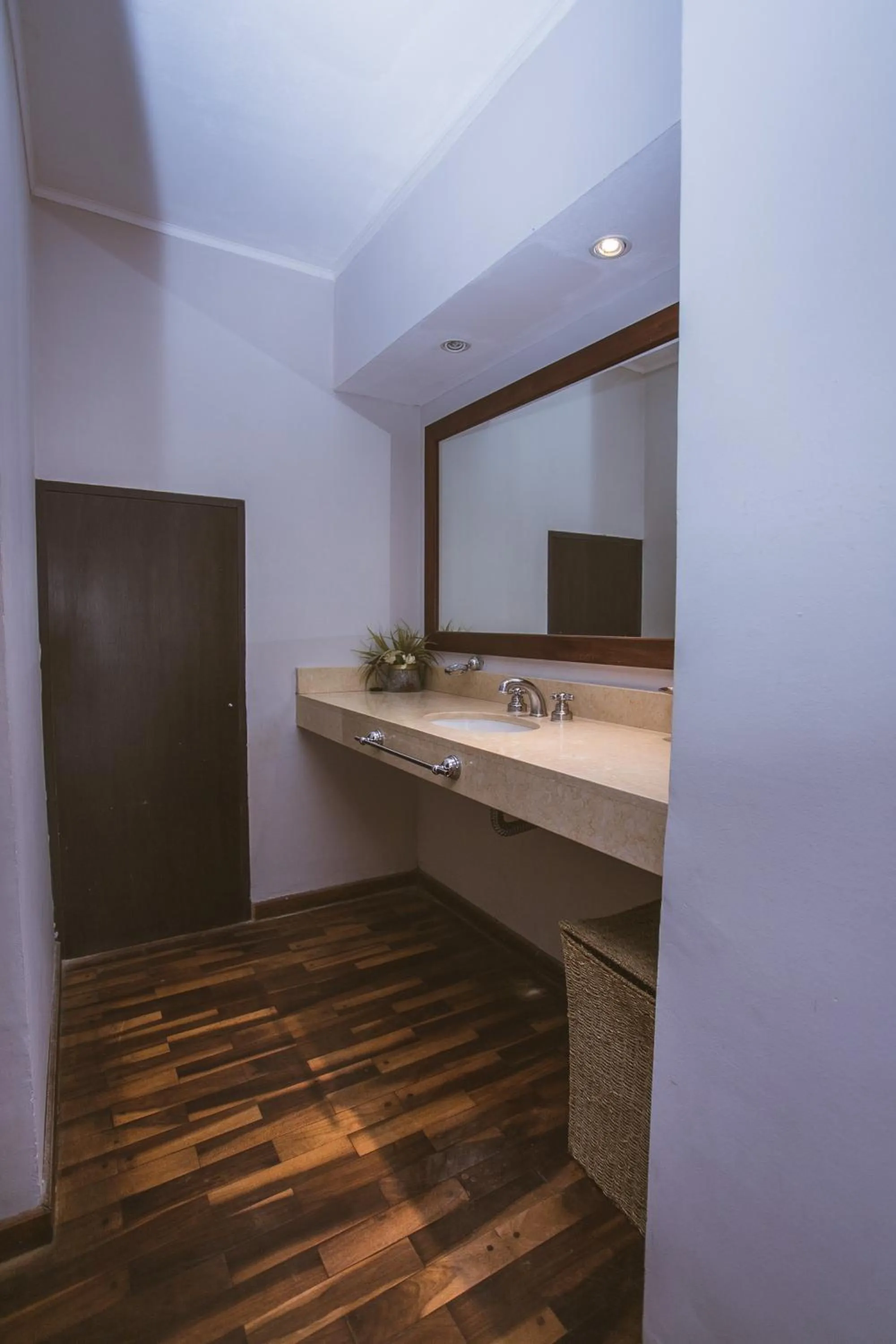 Río Arriba Suites & Apartments & Restó