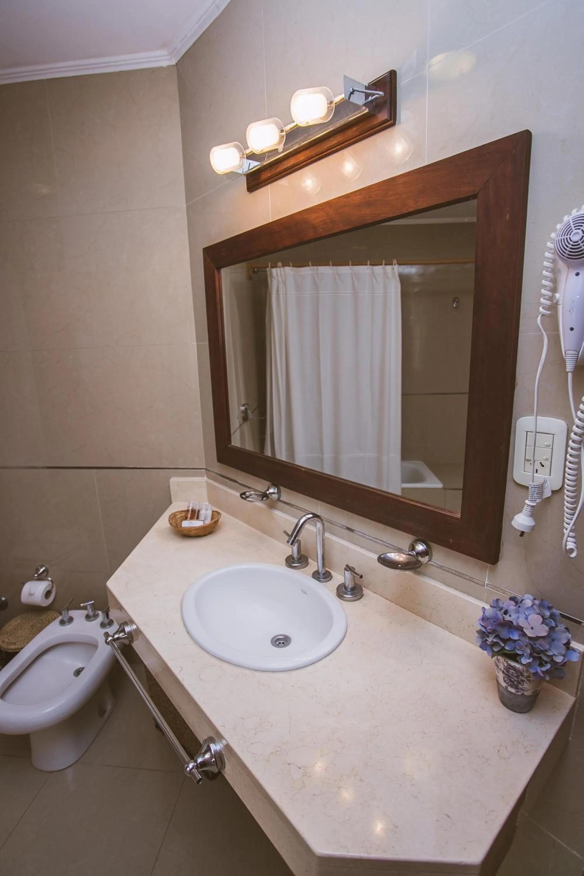 Río Arriba Suites & Apartments & Restó