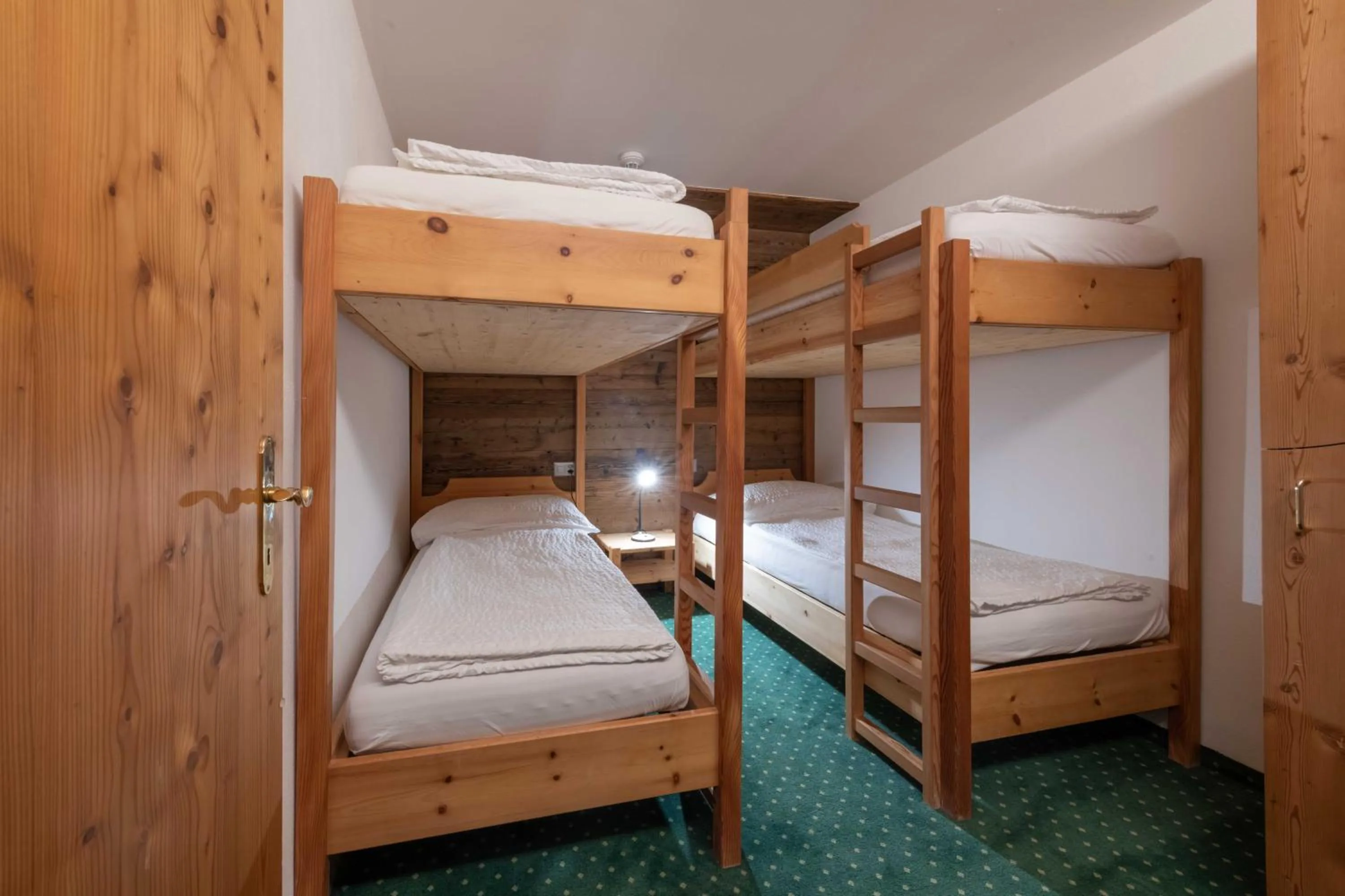 bunk bed, Bed in Hotel Grischuna