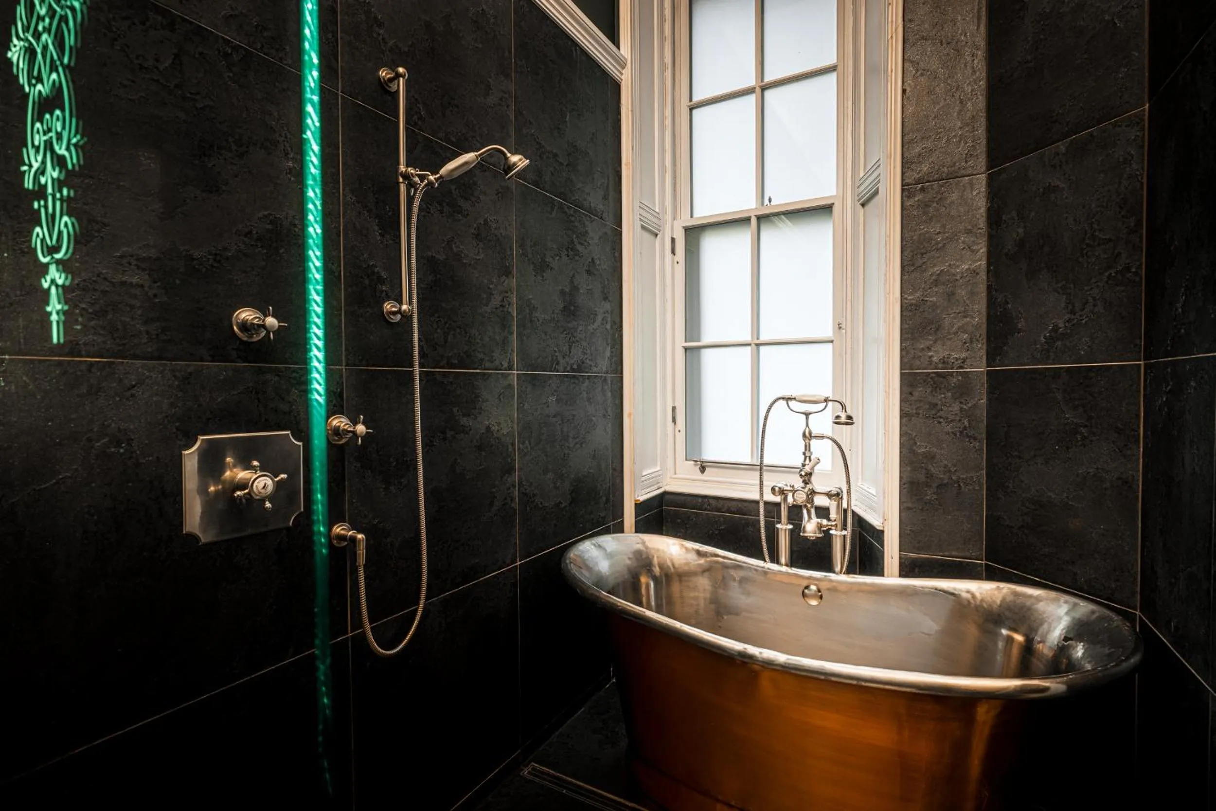 Shower in The Alamo Guest House